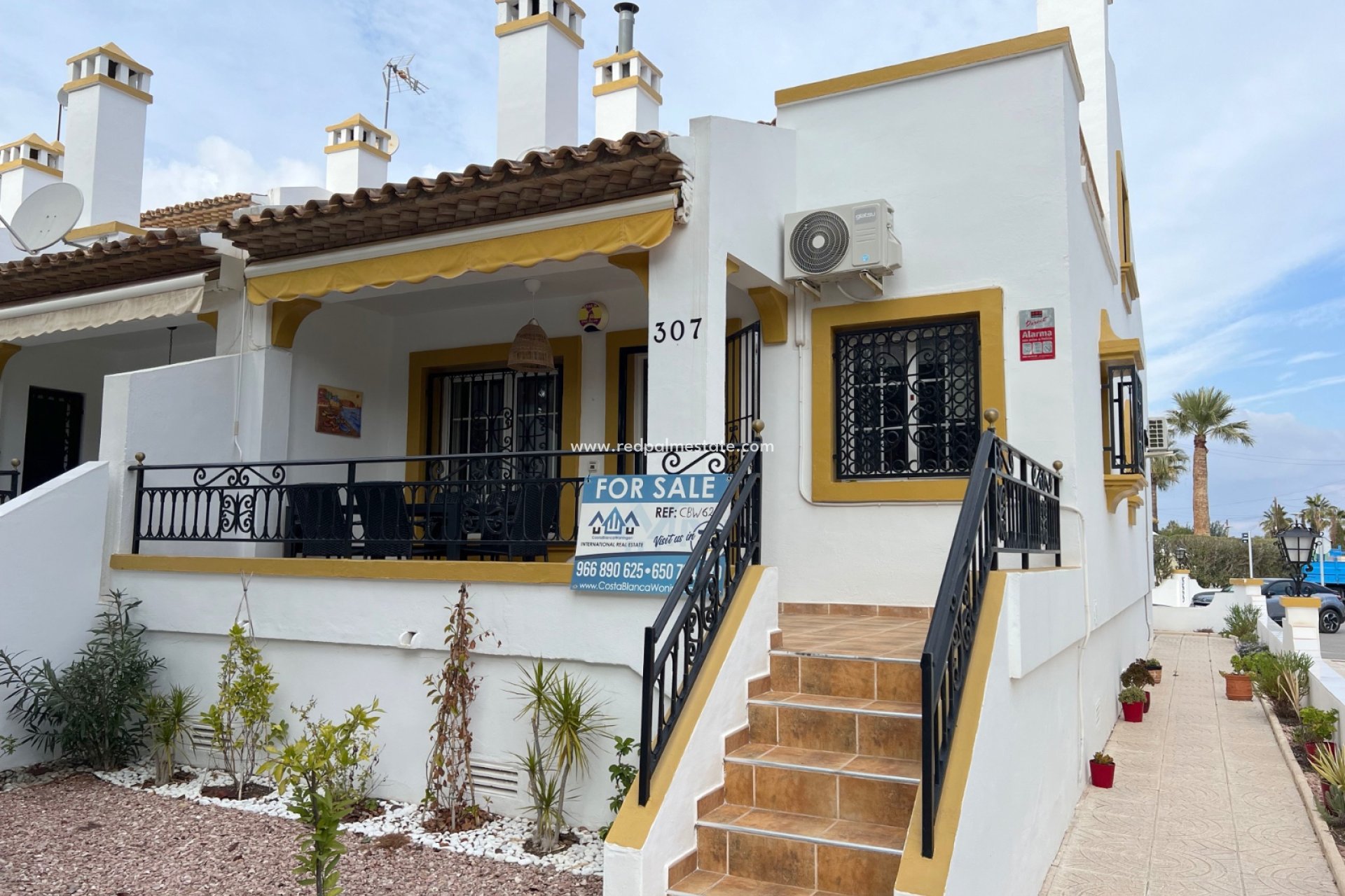 Resale - Villa -
Orihuela Costa - Villamartín