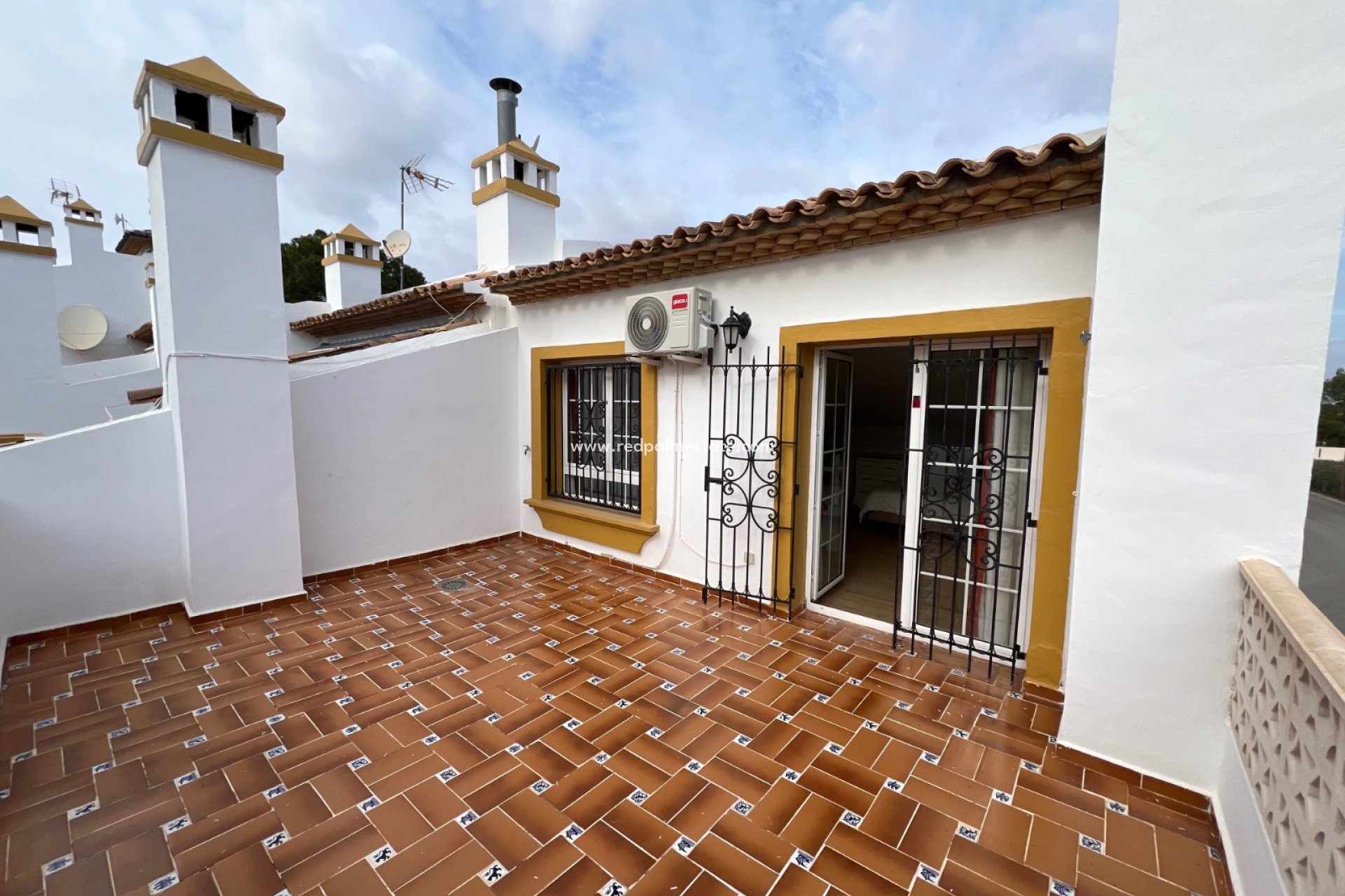 Resale - Villa -
Orihuela Costa - Villamartín