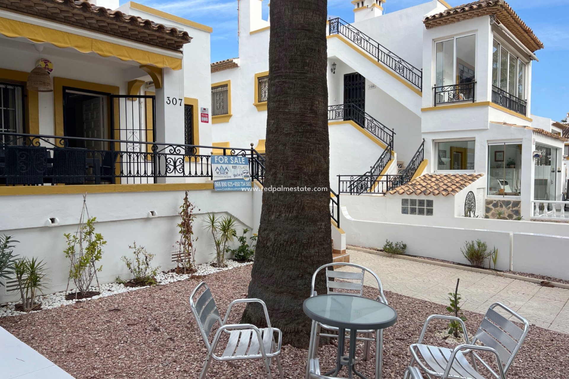 Resale - Villa -
Orihuela Costa - Villamartín