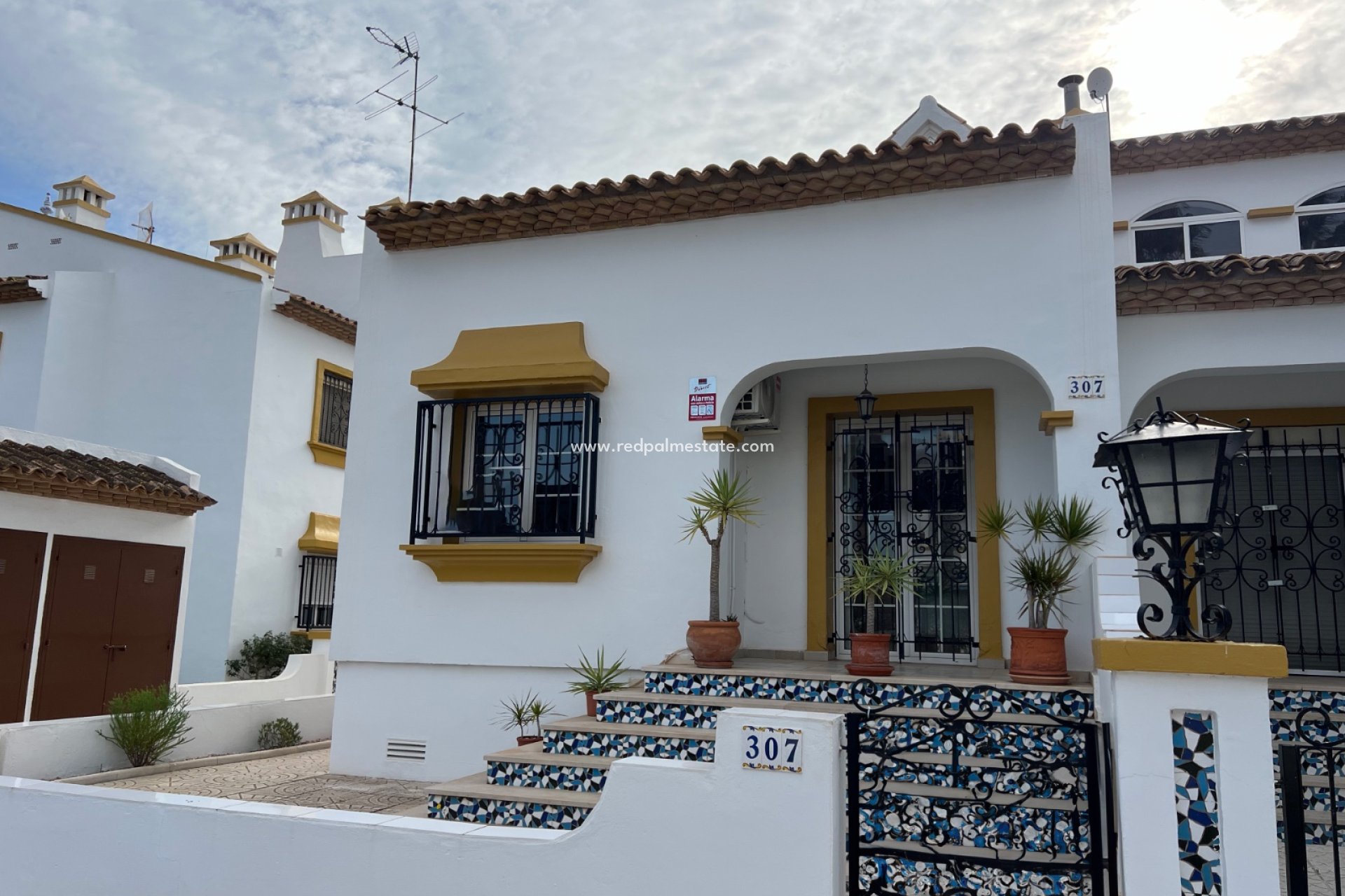 Resale - Villa -
Orihuela Costa - Villamartín