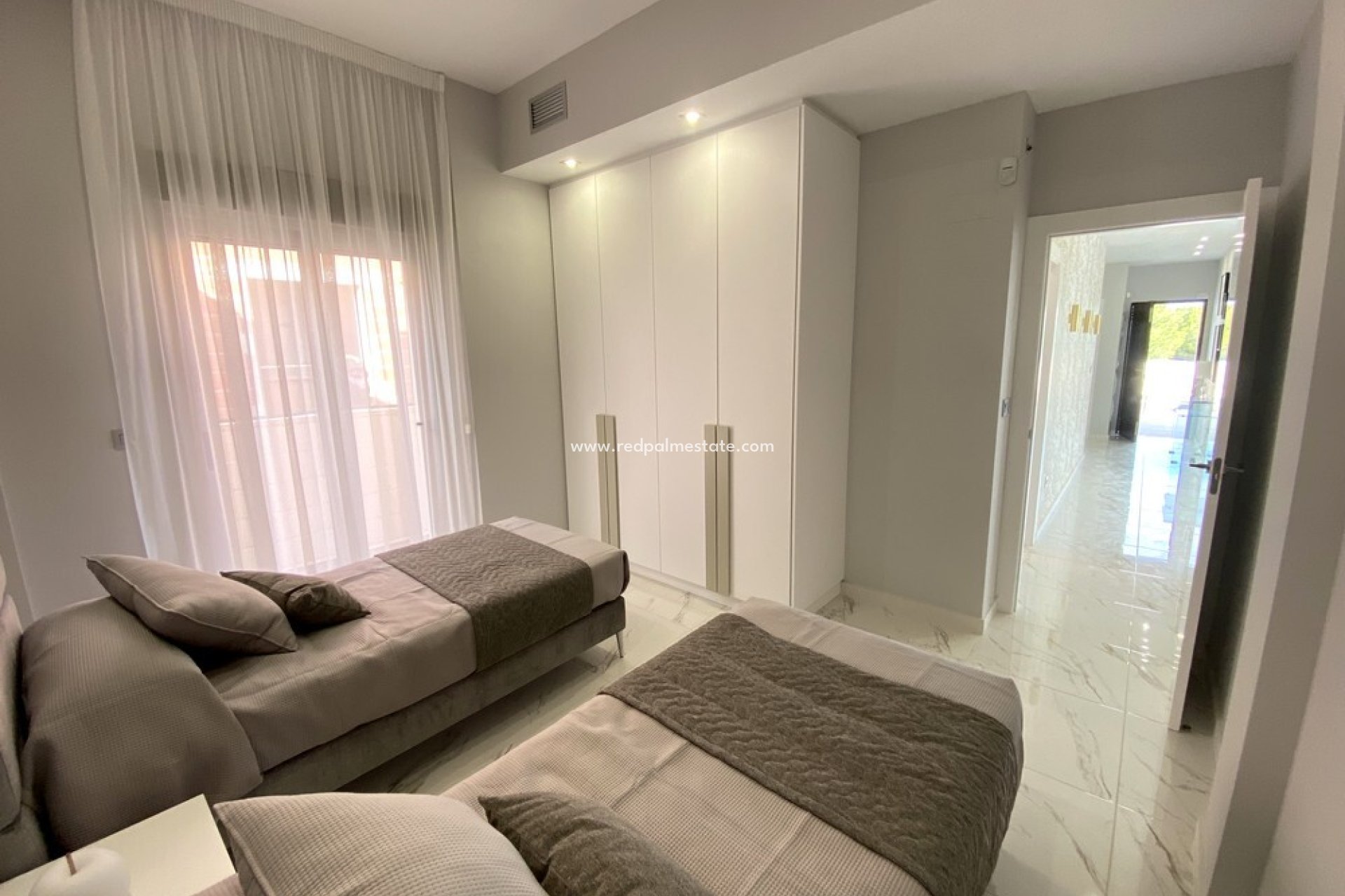 Resale - Villa -
Orihuela Costa - Villamartín