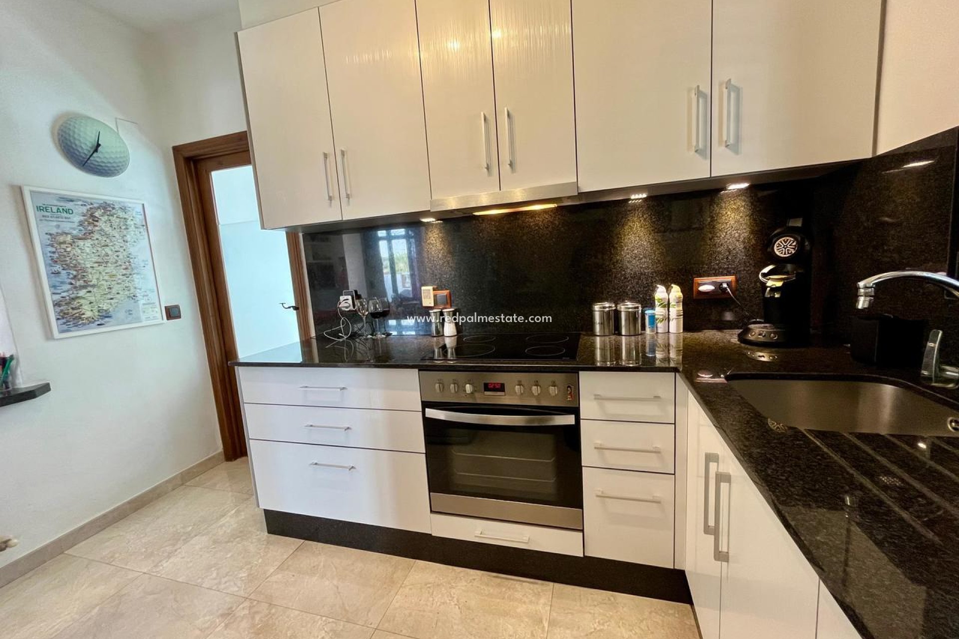 Resale - Villa -
Orihuela Costa - Villamartín