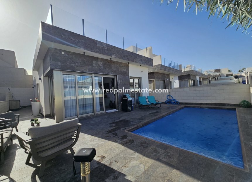 Resale - Villa -
Orihuela Costa - Villamartín