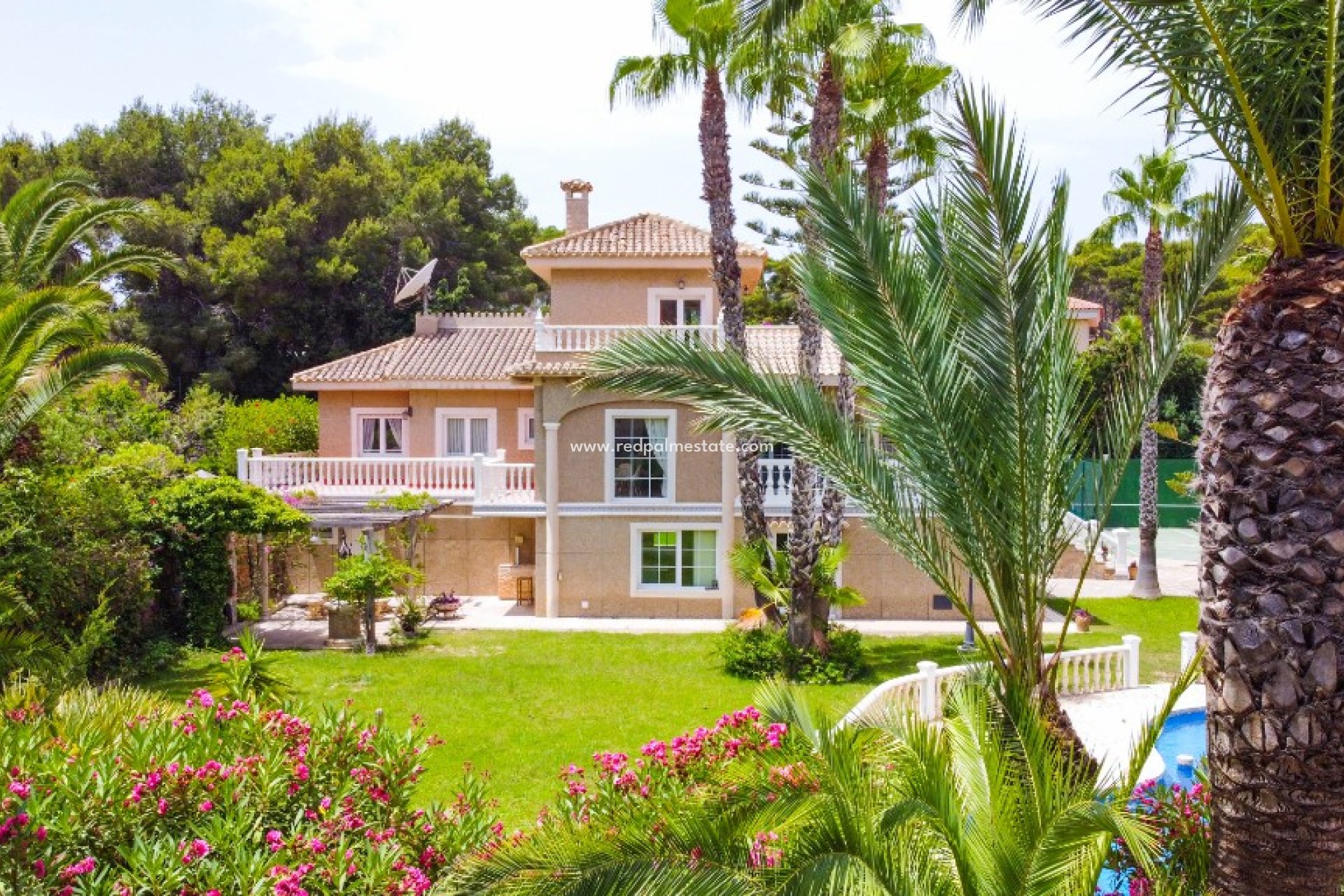 Resale - Villa -
Orihuela Costa - Villamartín