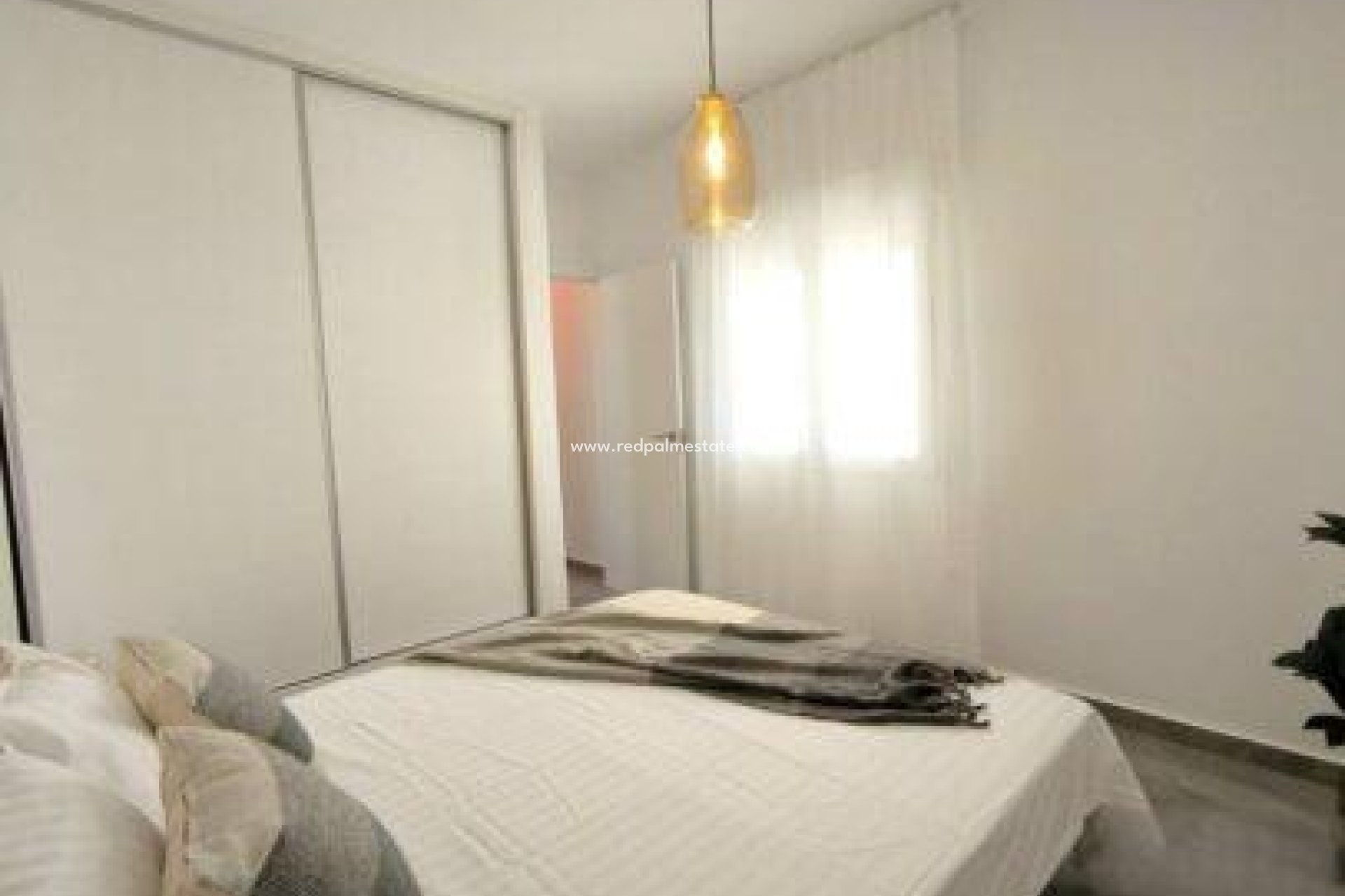 Resale - Villa -
Orihuela Costa - Villamartín