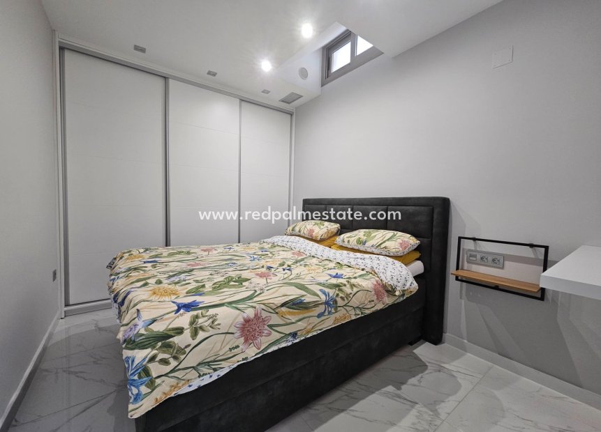 Resale - Villa -
Orihuela Costa - Villamartín