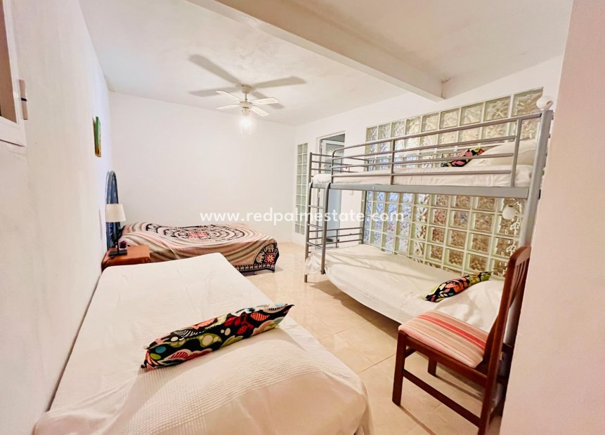 Resale - Villa -
Orihuela Costa - Villamartín