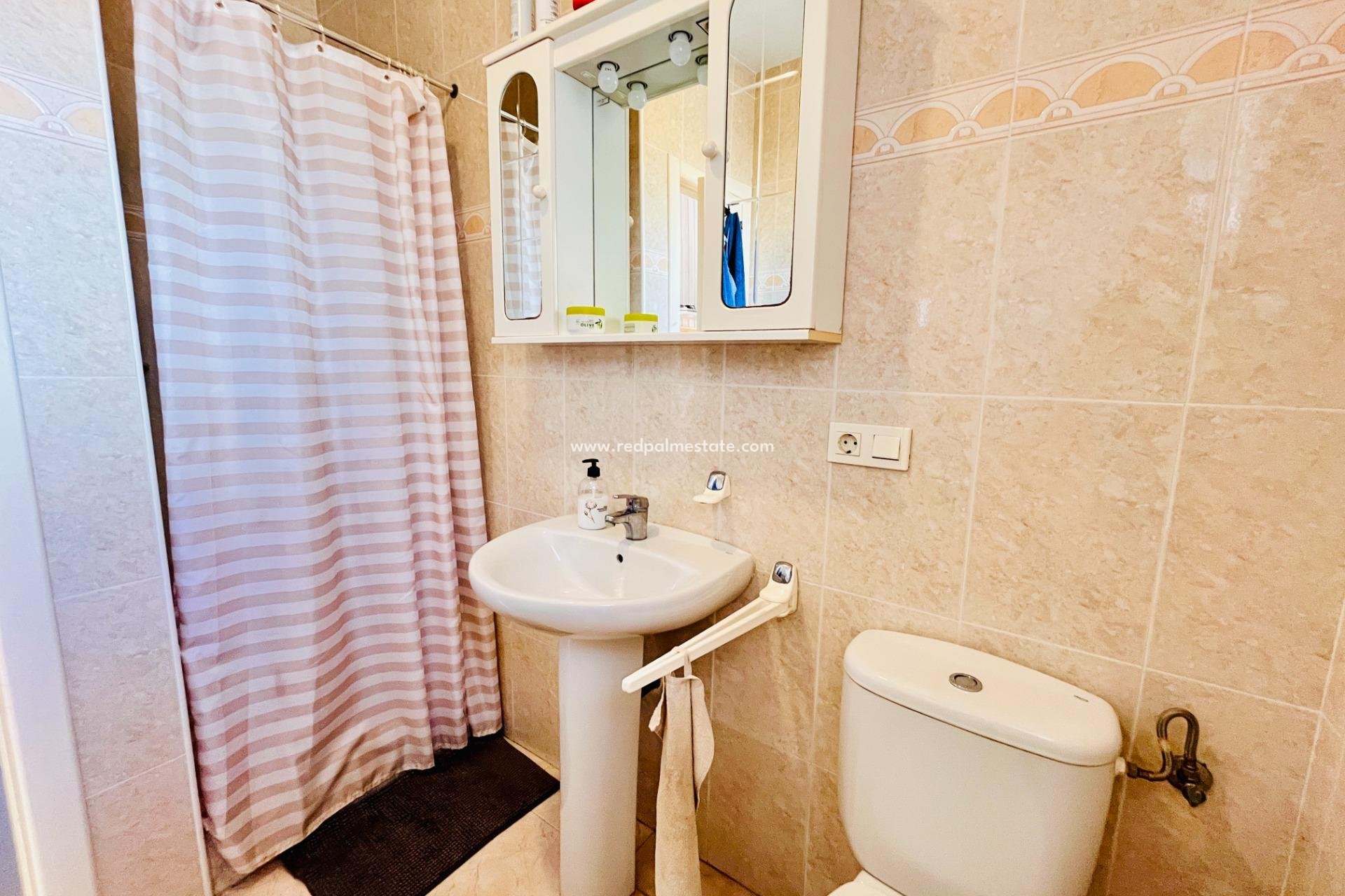 Resale - Villa -
Orihuela Costa - Villamartín