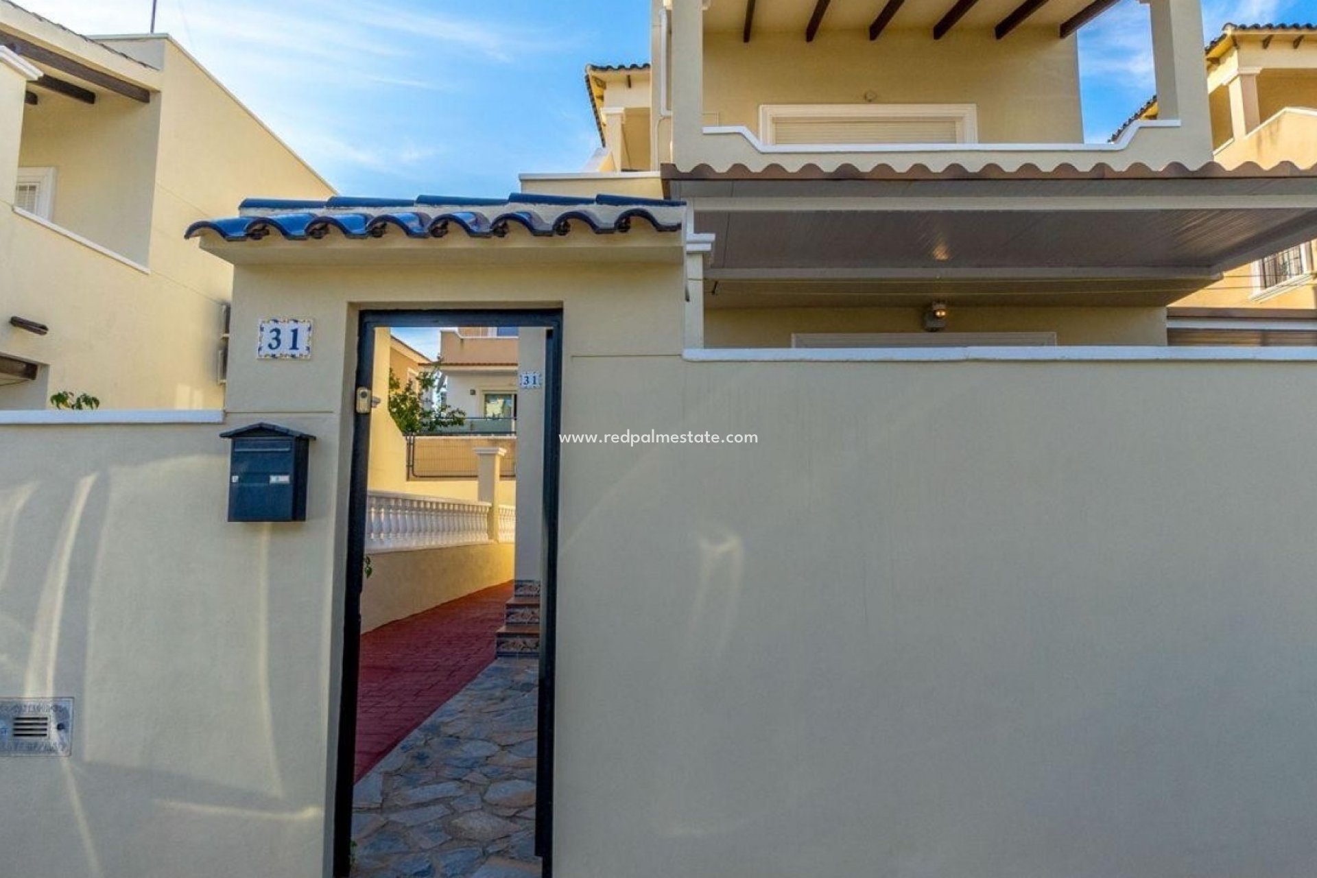 Resale - Villa -
Orihuela Costa - Villamartín