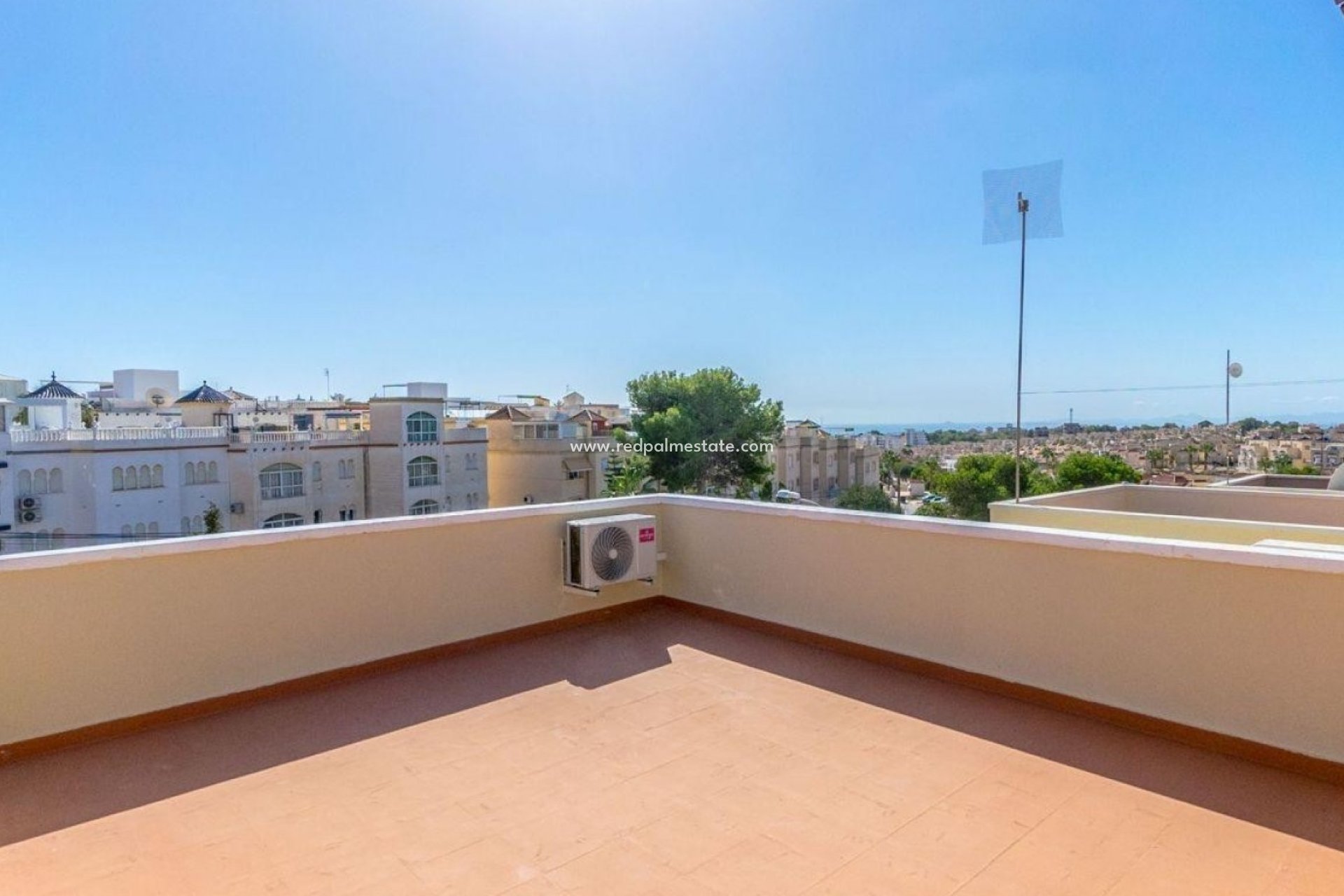 Resale - Villa -
Orihuela Costa - Villamartín