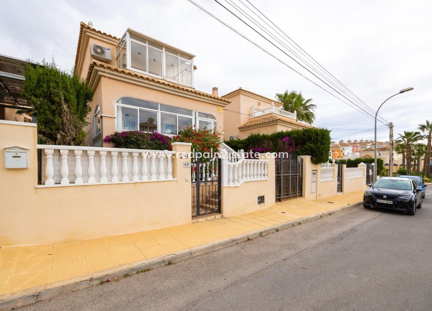 Resale - Villa -
Orihuela Costa - Villamartín
