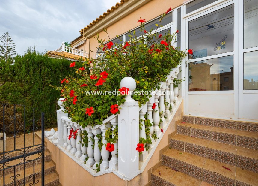 Resale - Villa -
Orihuela Costa - Villamartín