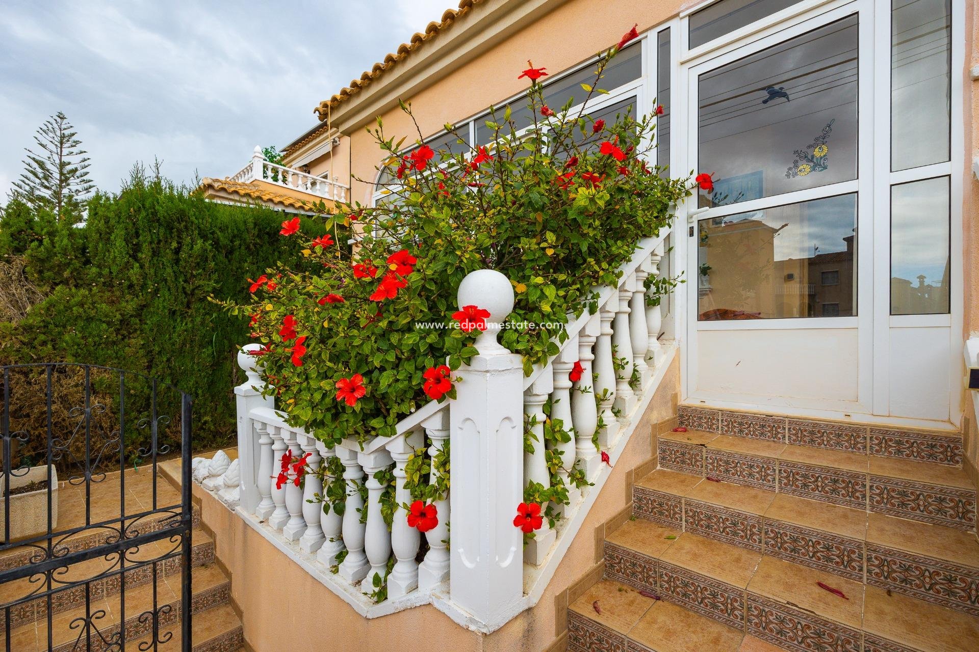 Resale - Villa -
Orihuela Costa - Villamartín