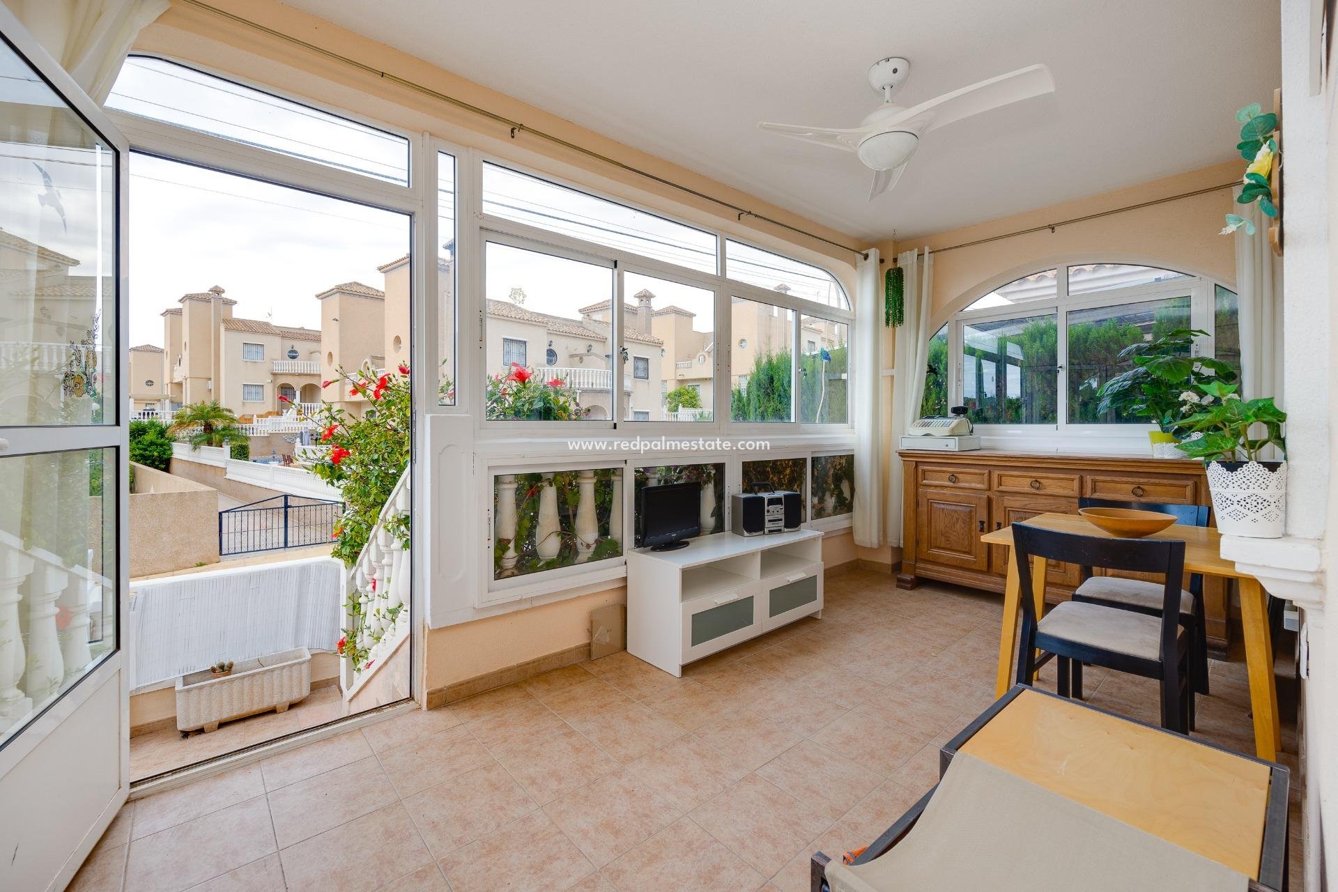 Resale - Villa -
Orihuela Costa - Villamartín