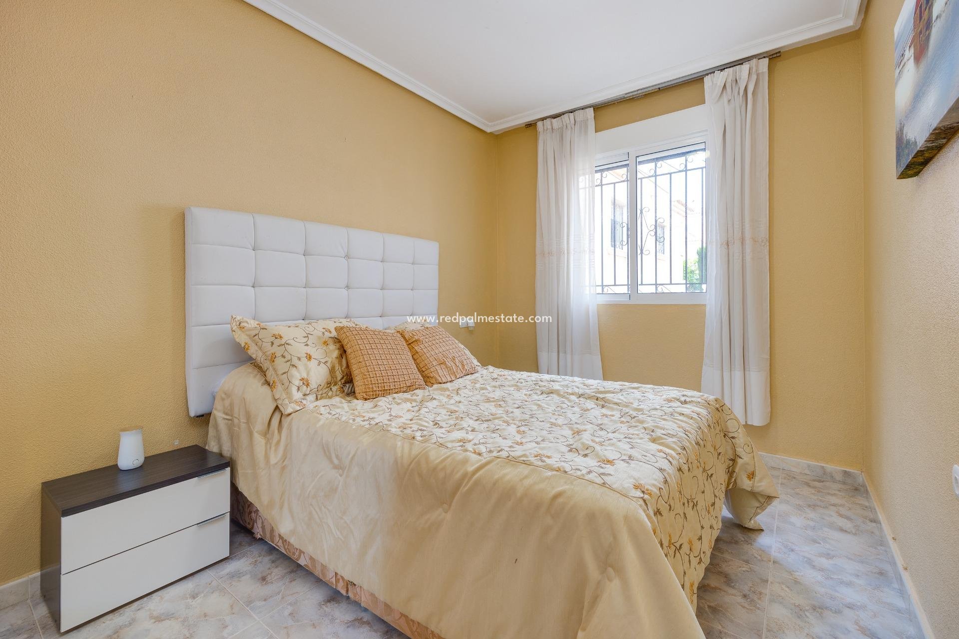 Resale - Villa -
Orihuela Costa - Villamartín