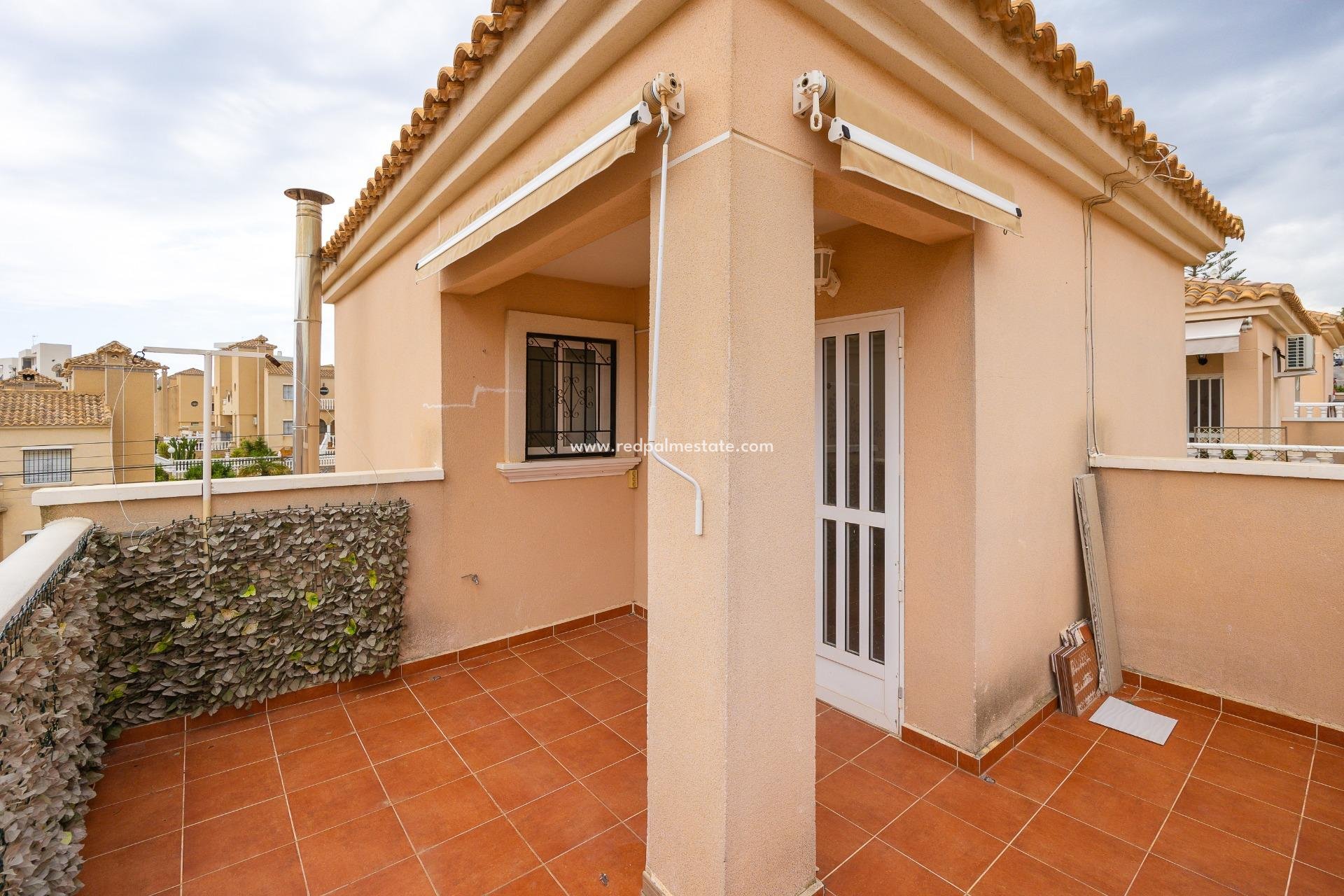 Resale - Villa -
Orihuela Costa - Villamartín