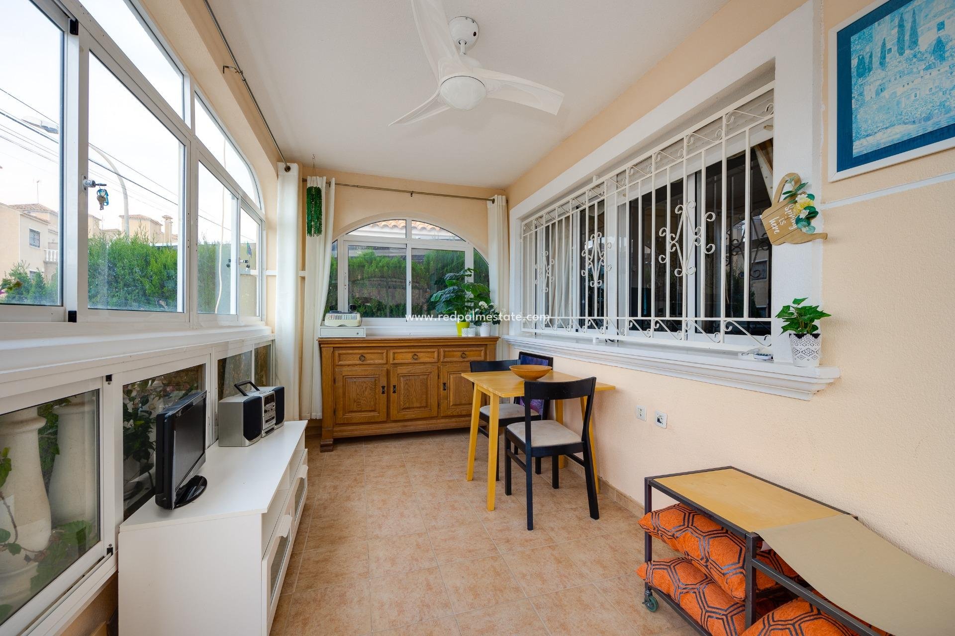 Resale - Villa -
Orihuela Costa - Villamartín