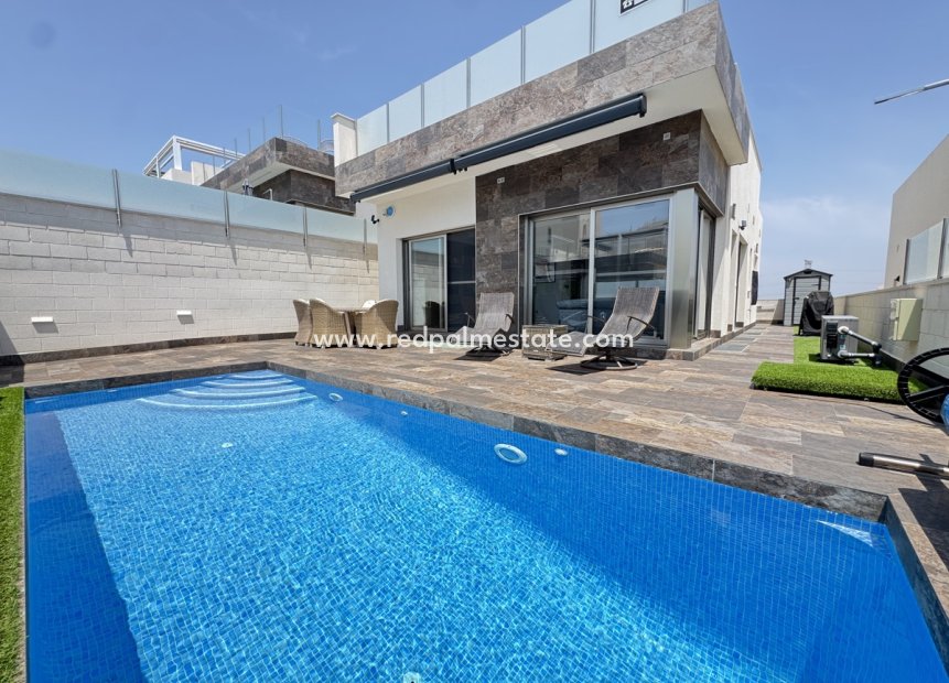 Resale - Villa -
Orihuela Costa - Villamartín