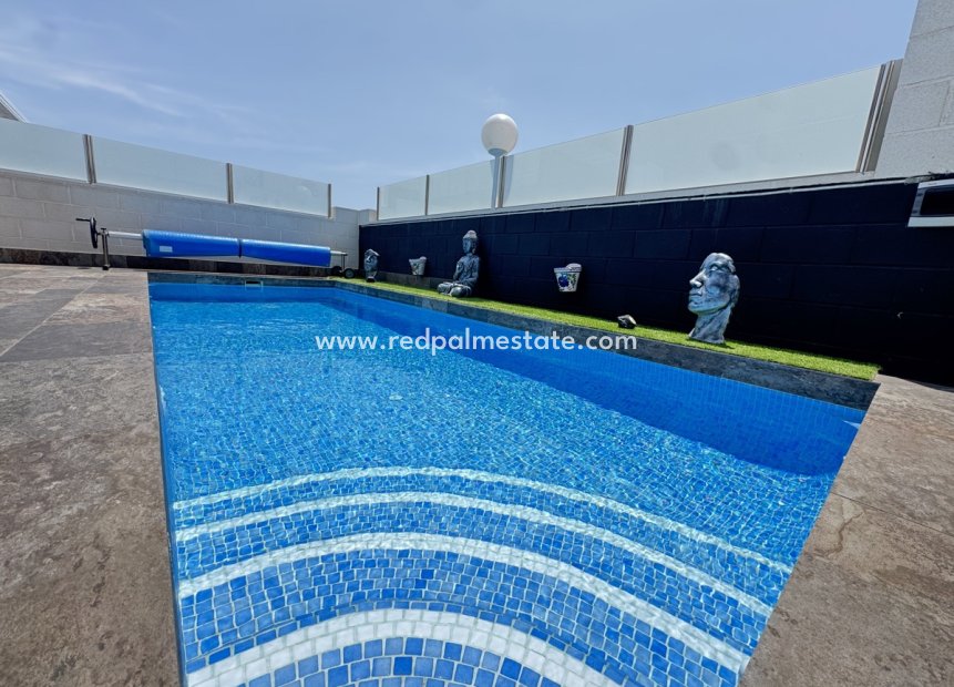 Resale - Villa -
Orihuela Costa - Villamartín