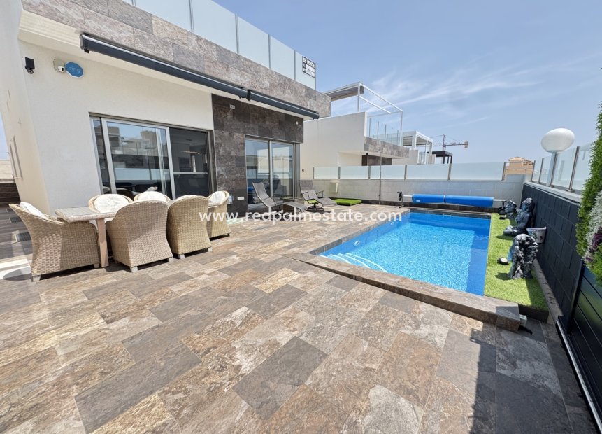 Resale - Villa -
Orihuela Costa - Villamartín