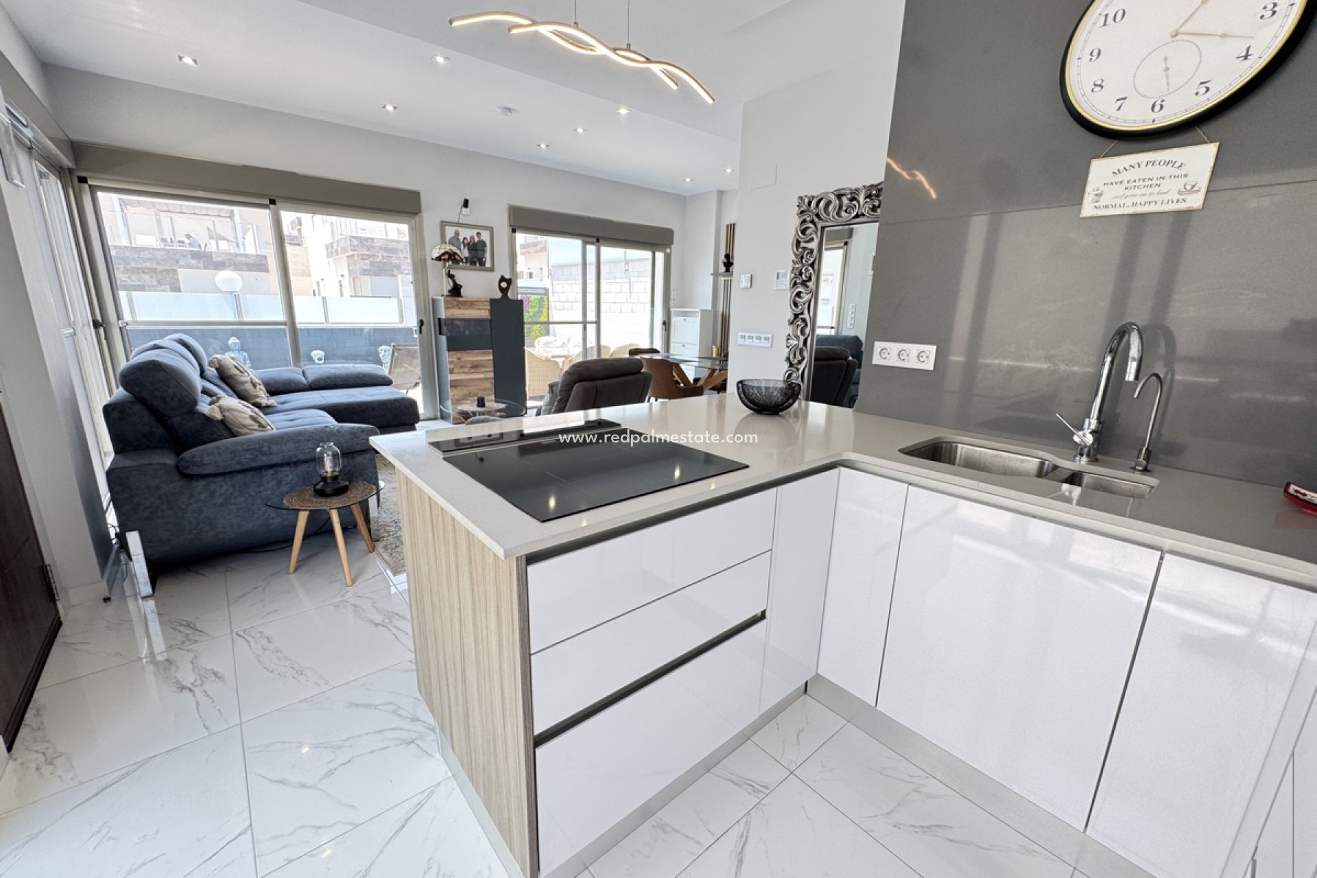 Resale - Villa -
Orihuela Costa - Villamartín