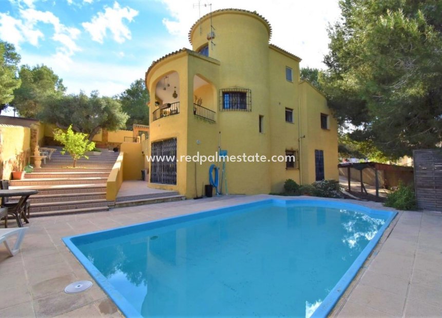 Resale - Villa -
Orihuela Costa - Villamartín