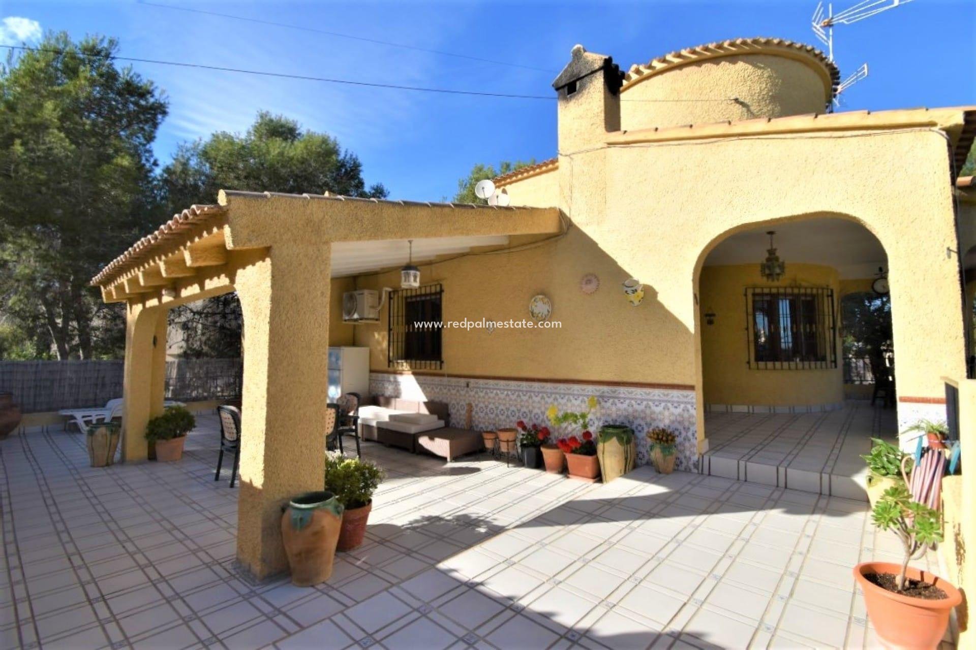 Resale - Villa -
Orihuela Costa - Villamartín