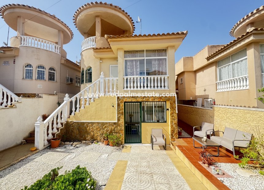 Resale - Villa -
Orihuela Costa - Villamartín