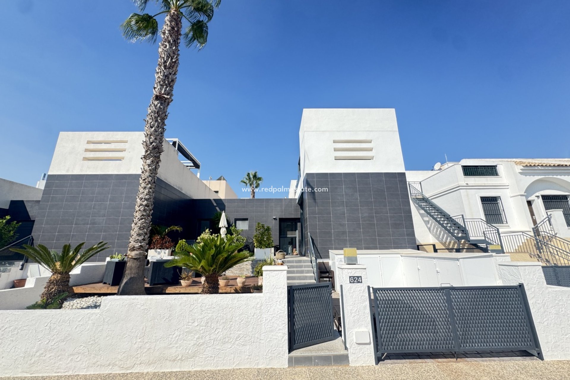 Resale - Villa -
Orihuela Costa - Villamartín