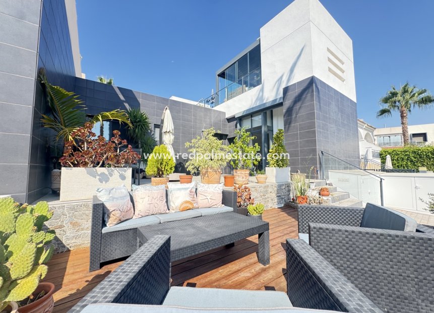 Resale - Villa -
Orihuela Costa - Villamartín