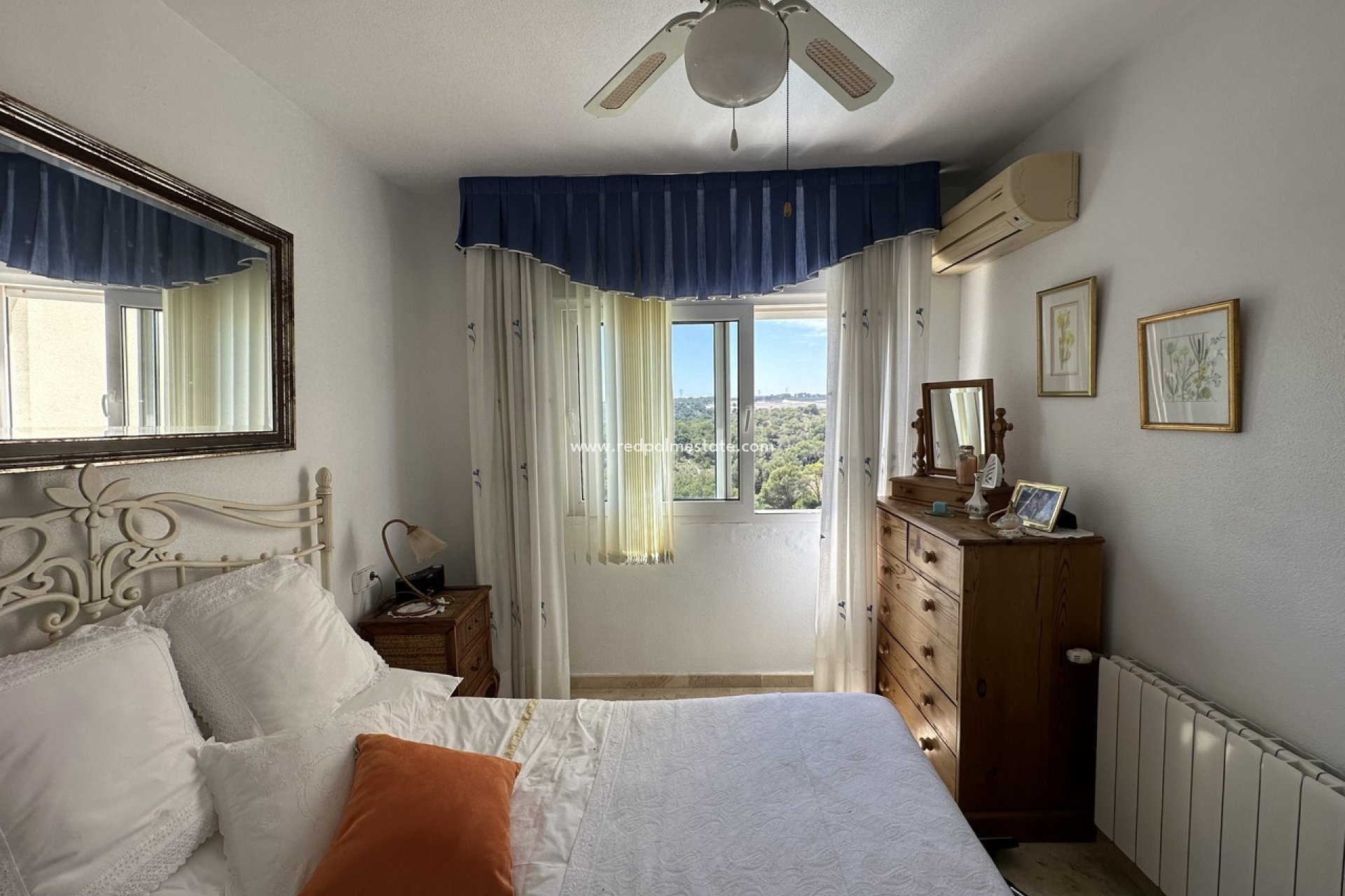 Resale - Villa -
Orihuela Costa - Villamartín