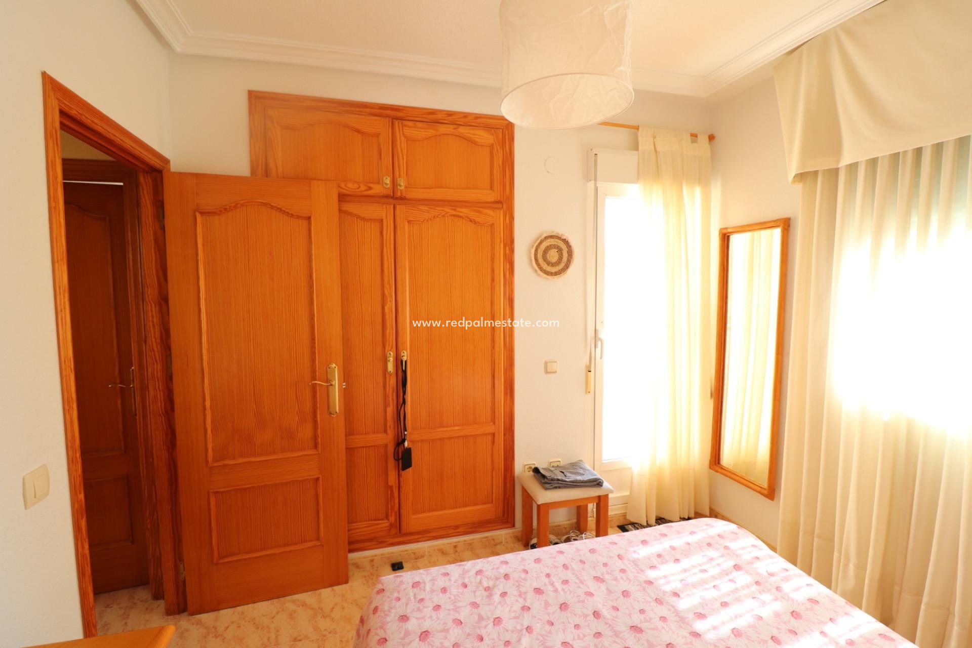 Resale - Villa -
Orihuela Costa - Villamartín