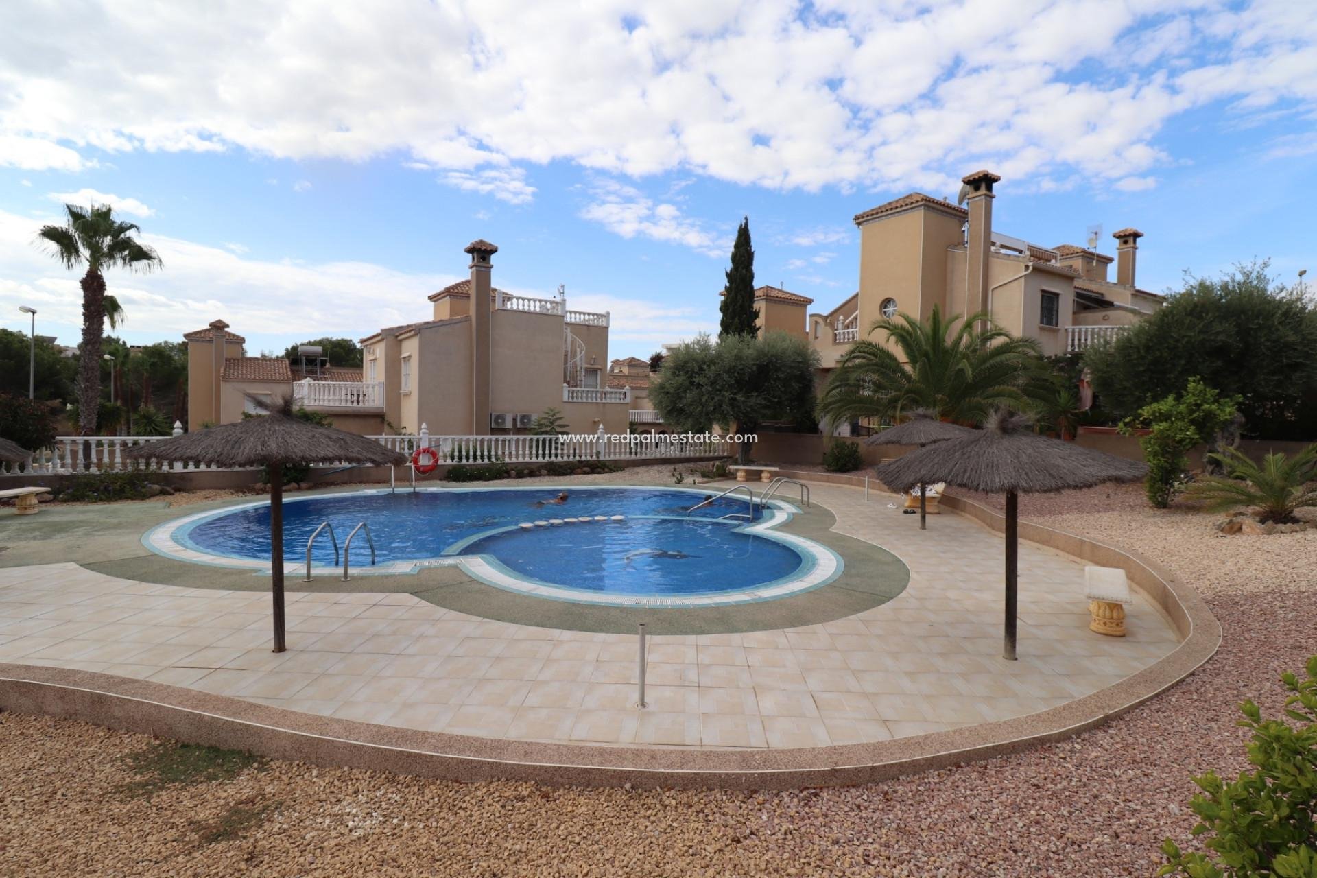 Resale - Villa -
Orihuela Costa - Villamartín
