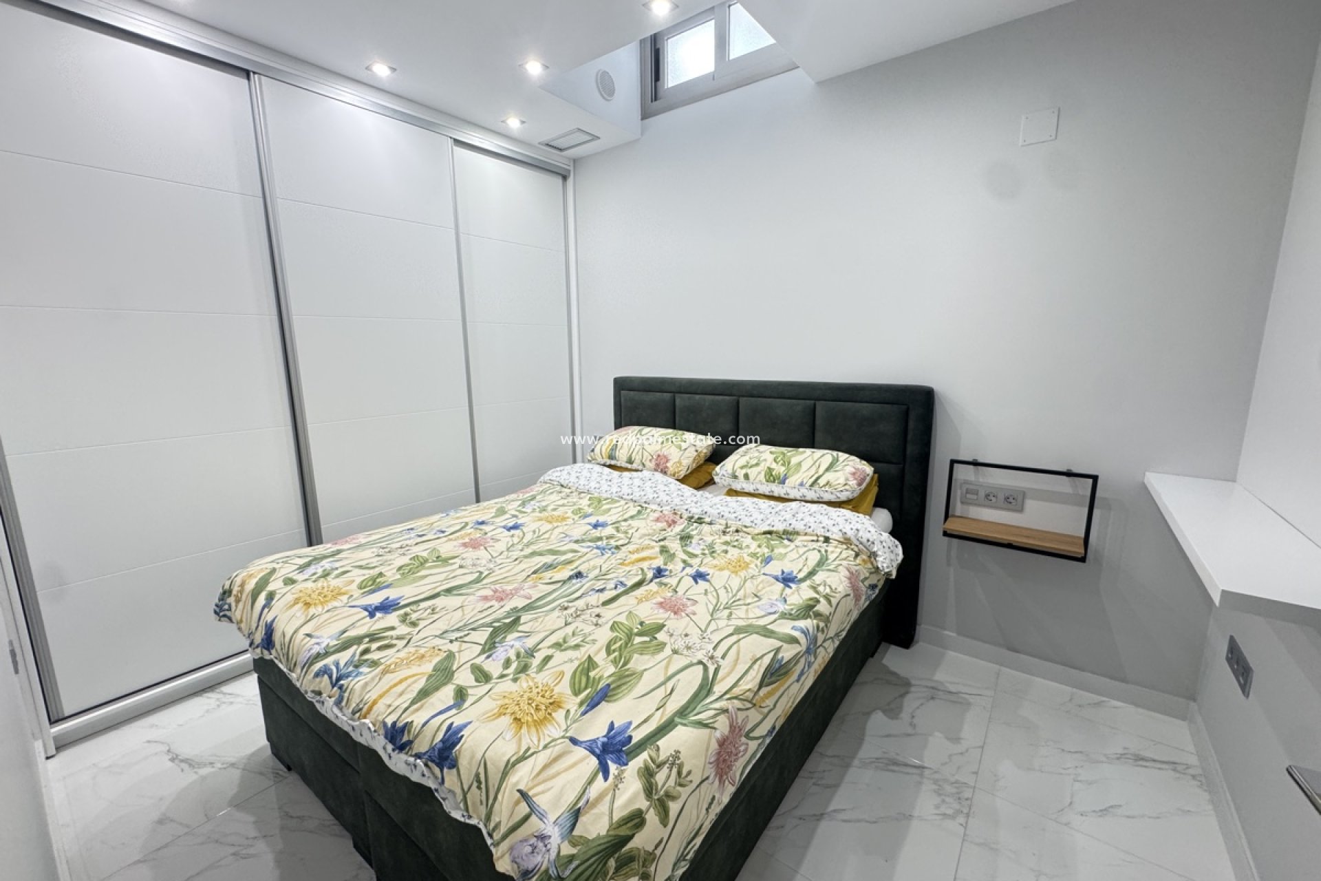 Resale - Villa -
Orihuela Costa - Villamartín