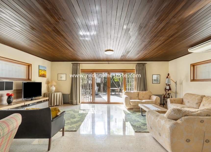 Resale - Villa -
Orihuela Costa - Villamartín