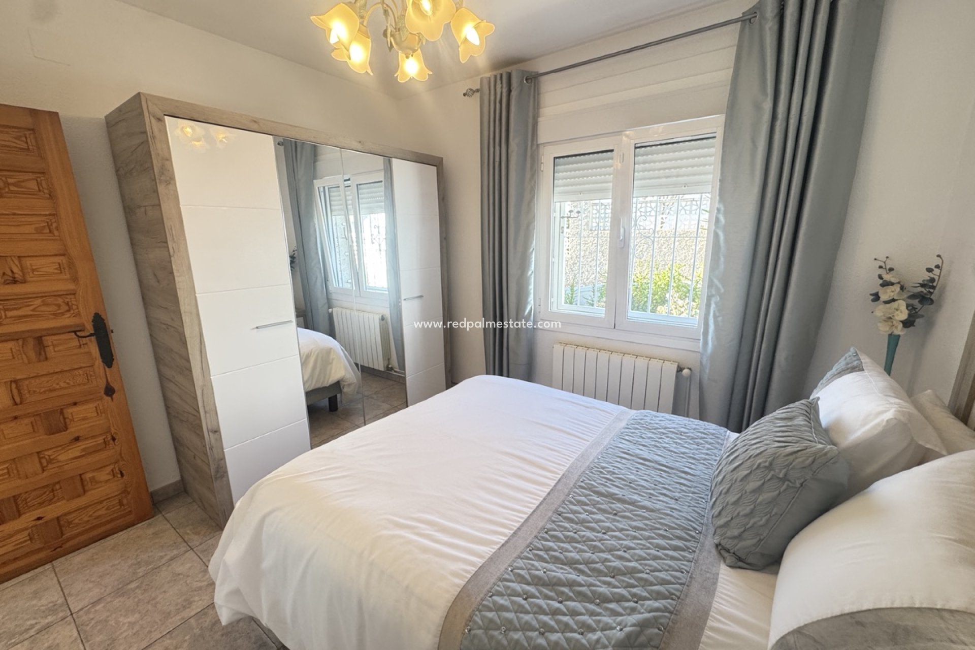 Resale - Villa -
Orihuela Costa - Villamartín