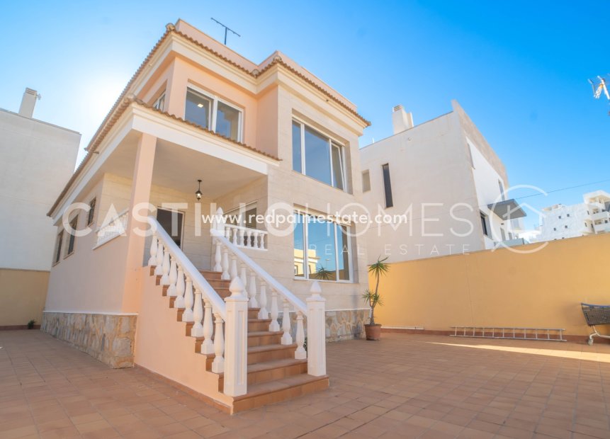 Resale - Villa -
Orihuela Costa - Villamartín