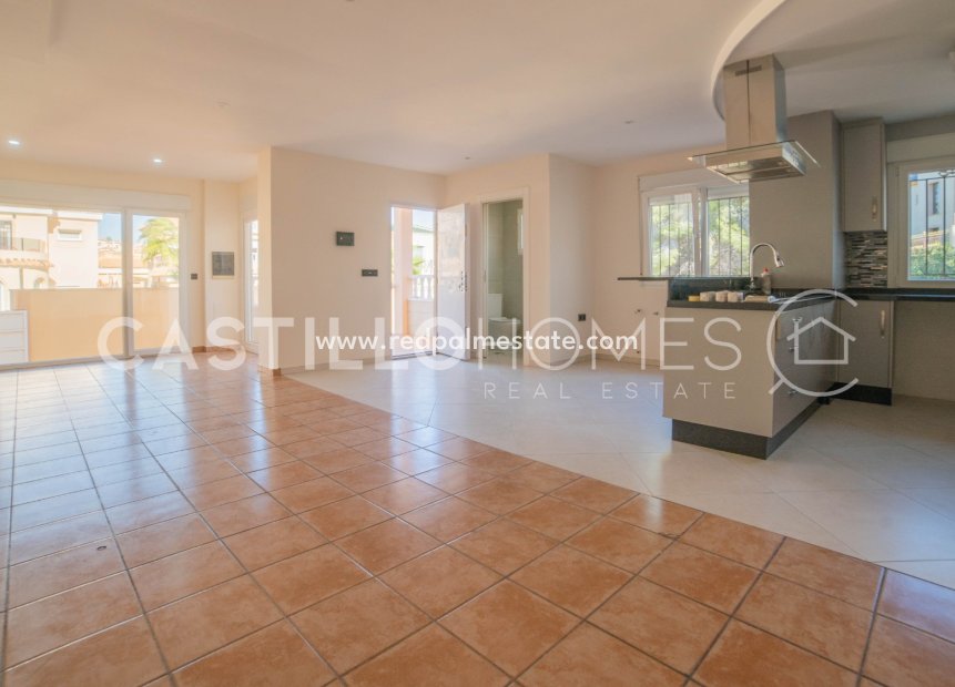 Resale - Villa -
Orihuela Costa - Villamartín