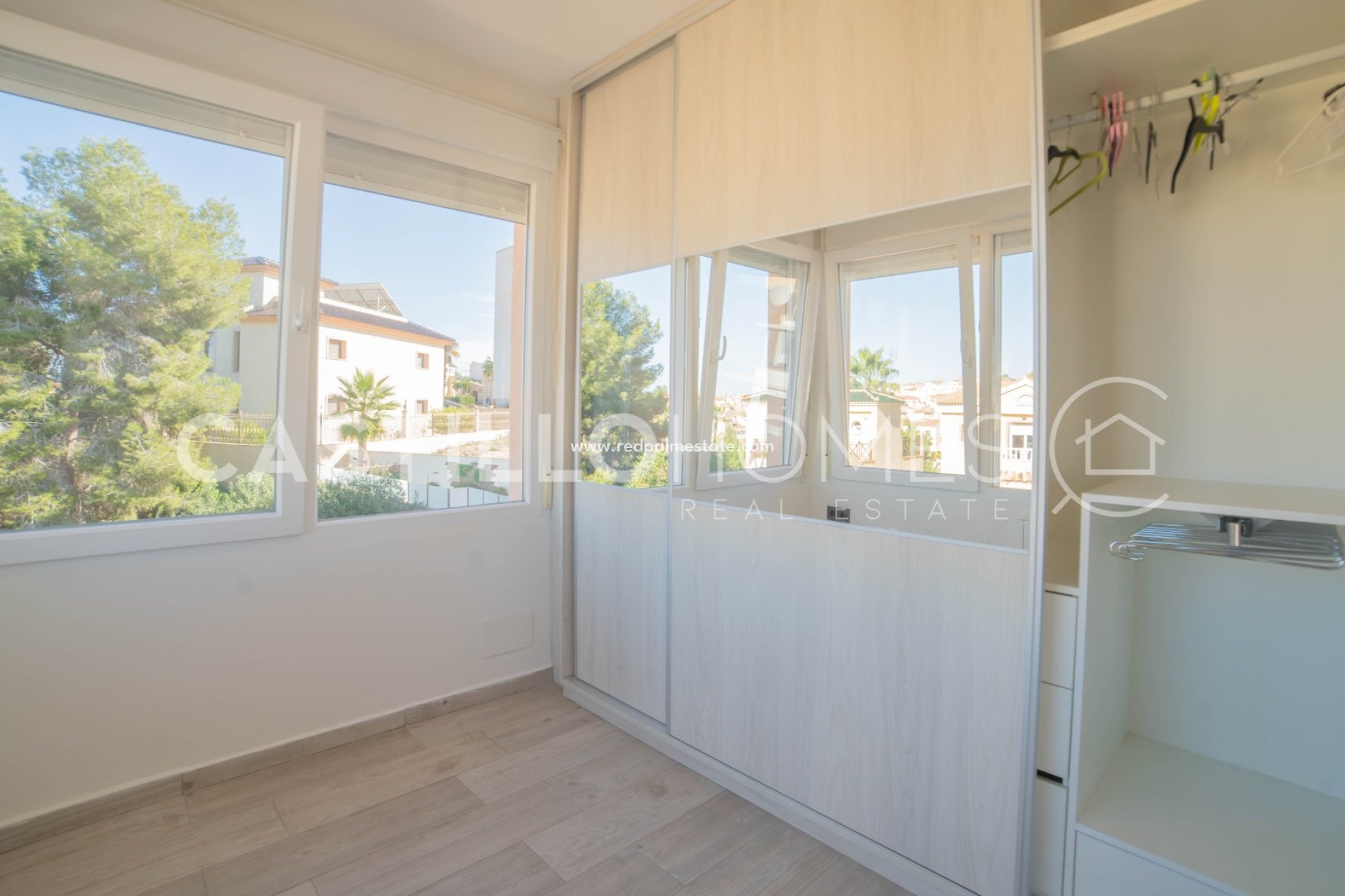 Resale - Villa -
Orihuela Costa - Villamartín