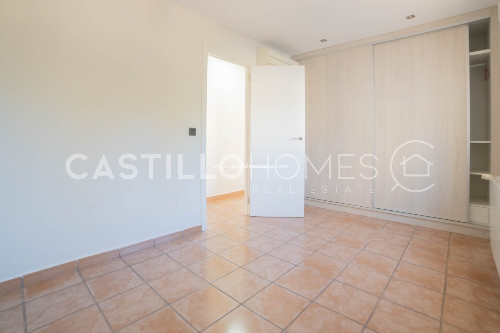 Resale - Villa -
Orihuela Costa - Villamartín