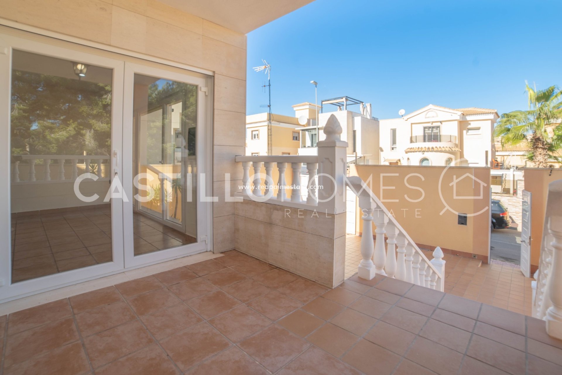 Resale - Villa -
Orihuela Costa - Villamartín