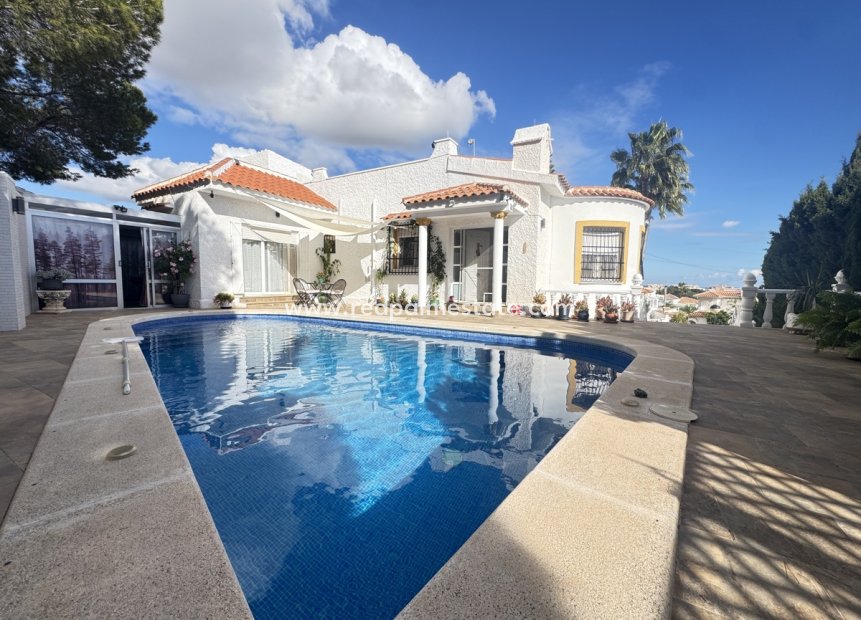 Resale - Villa -
Orihuela Costa - Villamartín