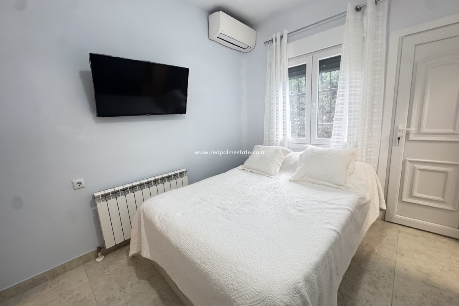 Resale - Villa -
Orihuela Costa - Villamartín