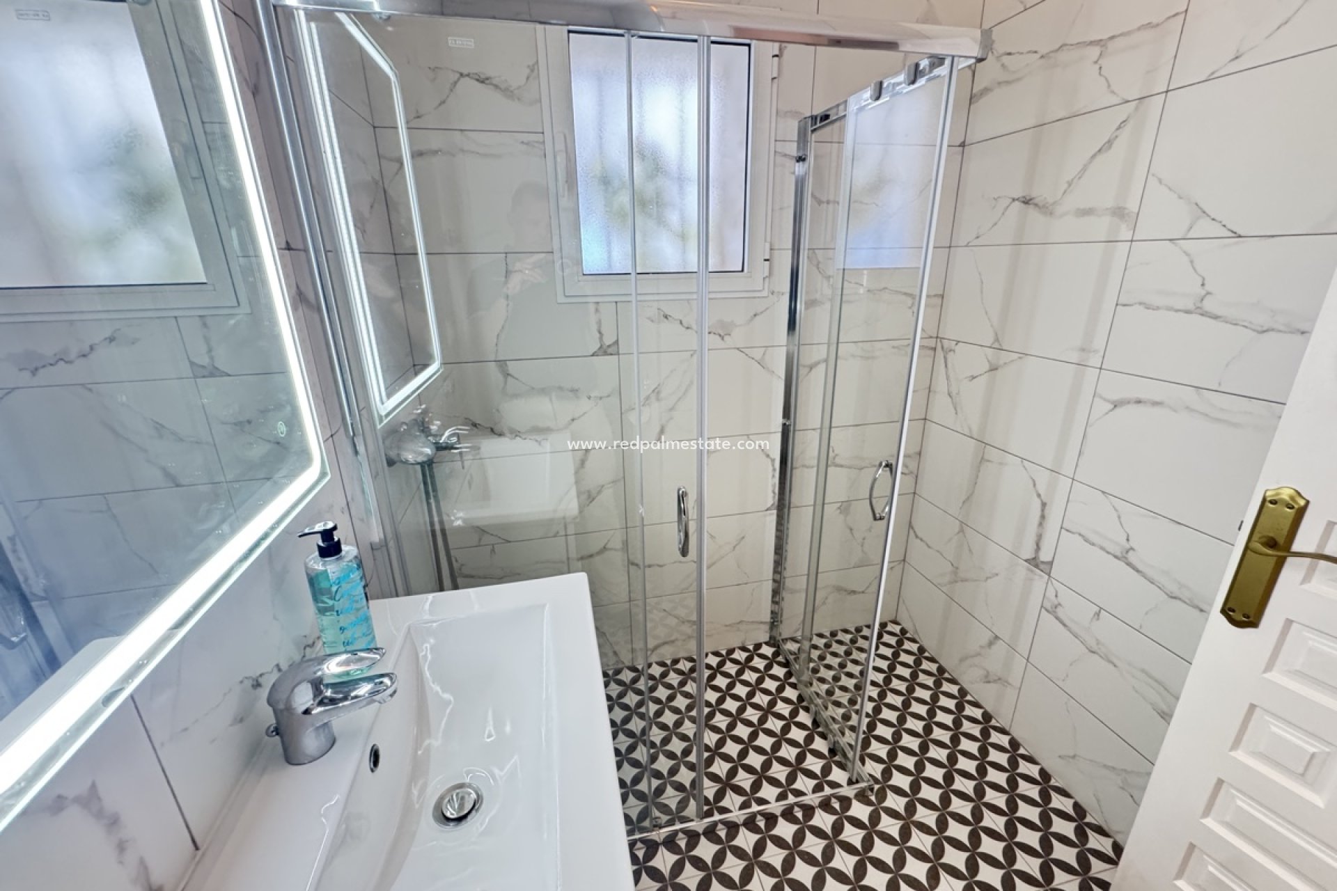 Resale - Villa -
Orihuela Costa - Villamartín