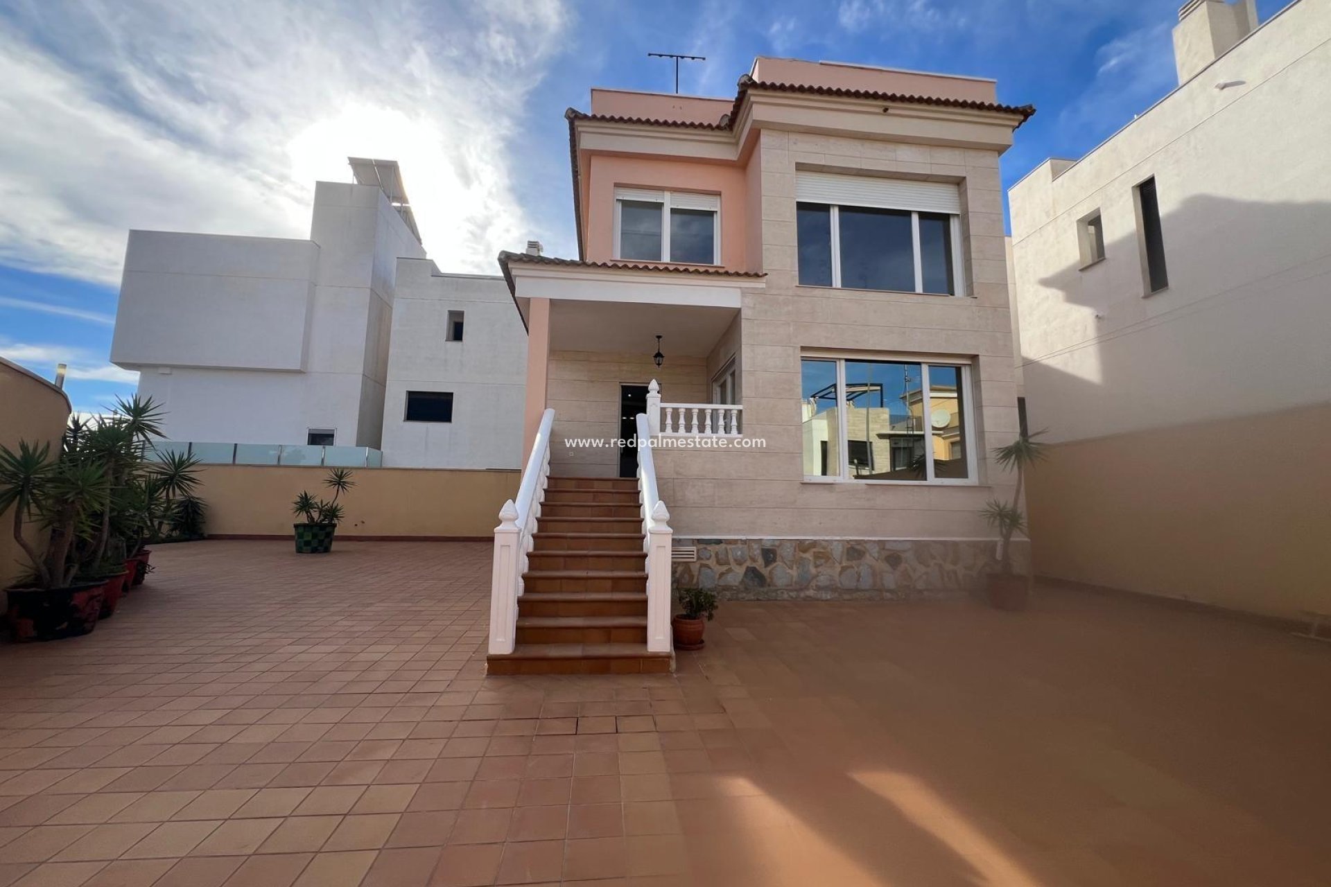 Resale - Villa -
Orihuela Costa - Villamartín