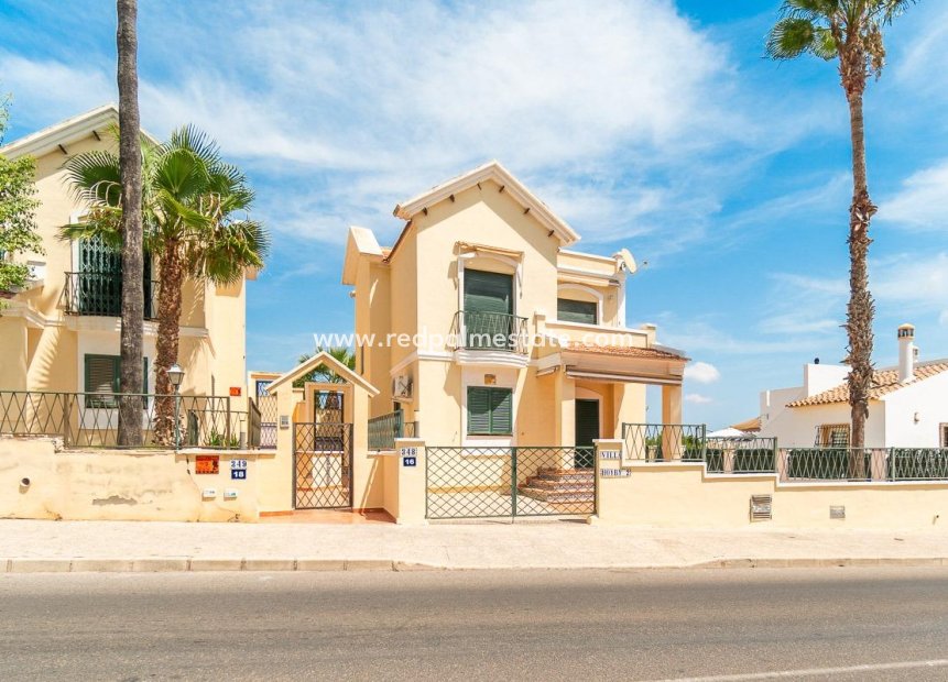 Resale - Villa -
Orihuela Costa - Villamartín