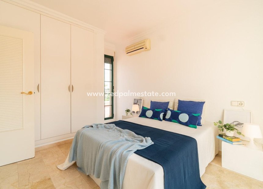 Resale - Villa -
Orihuela Costa - Villamartín