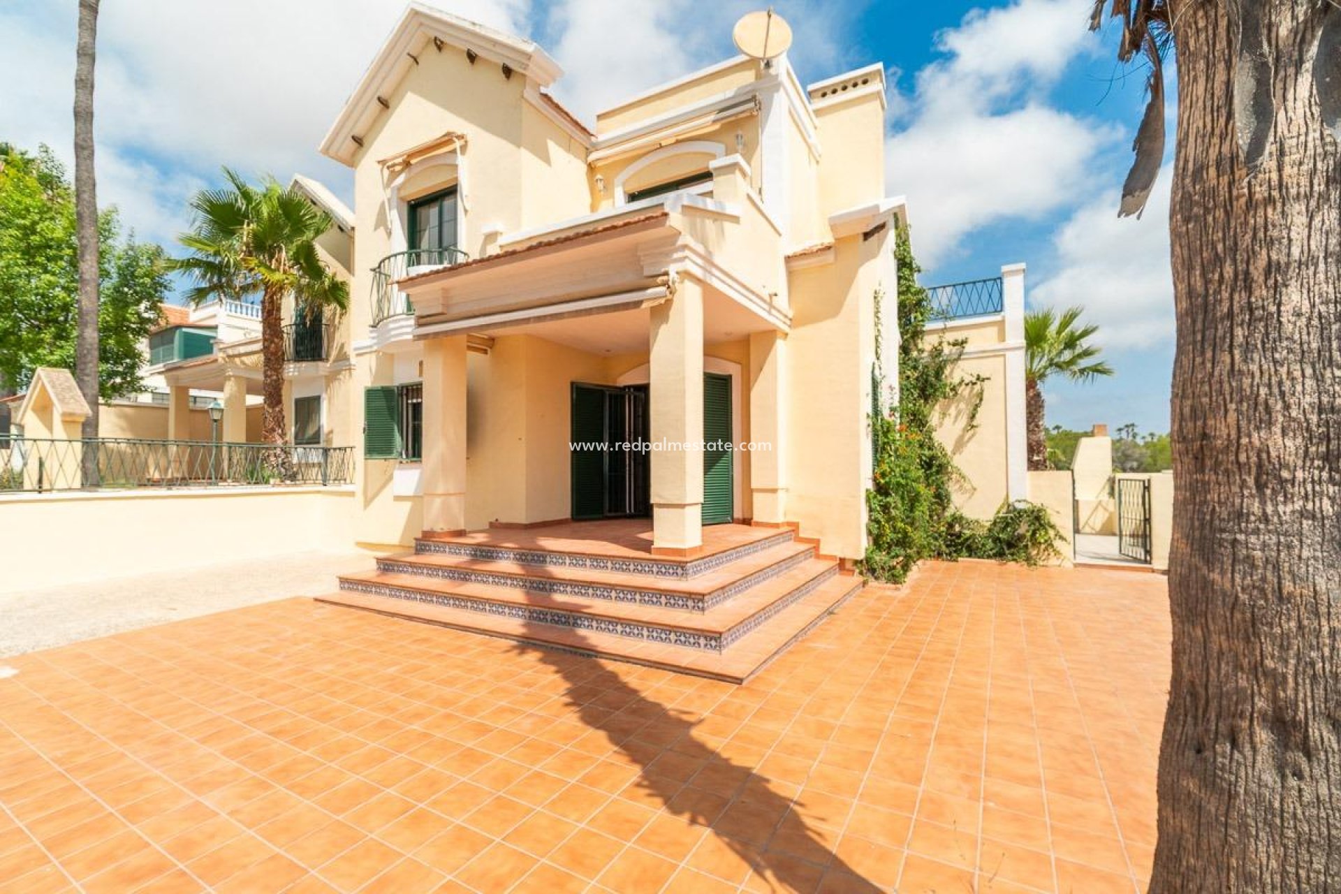 Resale - Villa -
Orihuela Costa - Villamartín