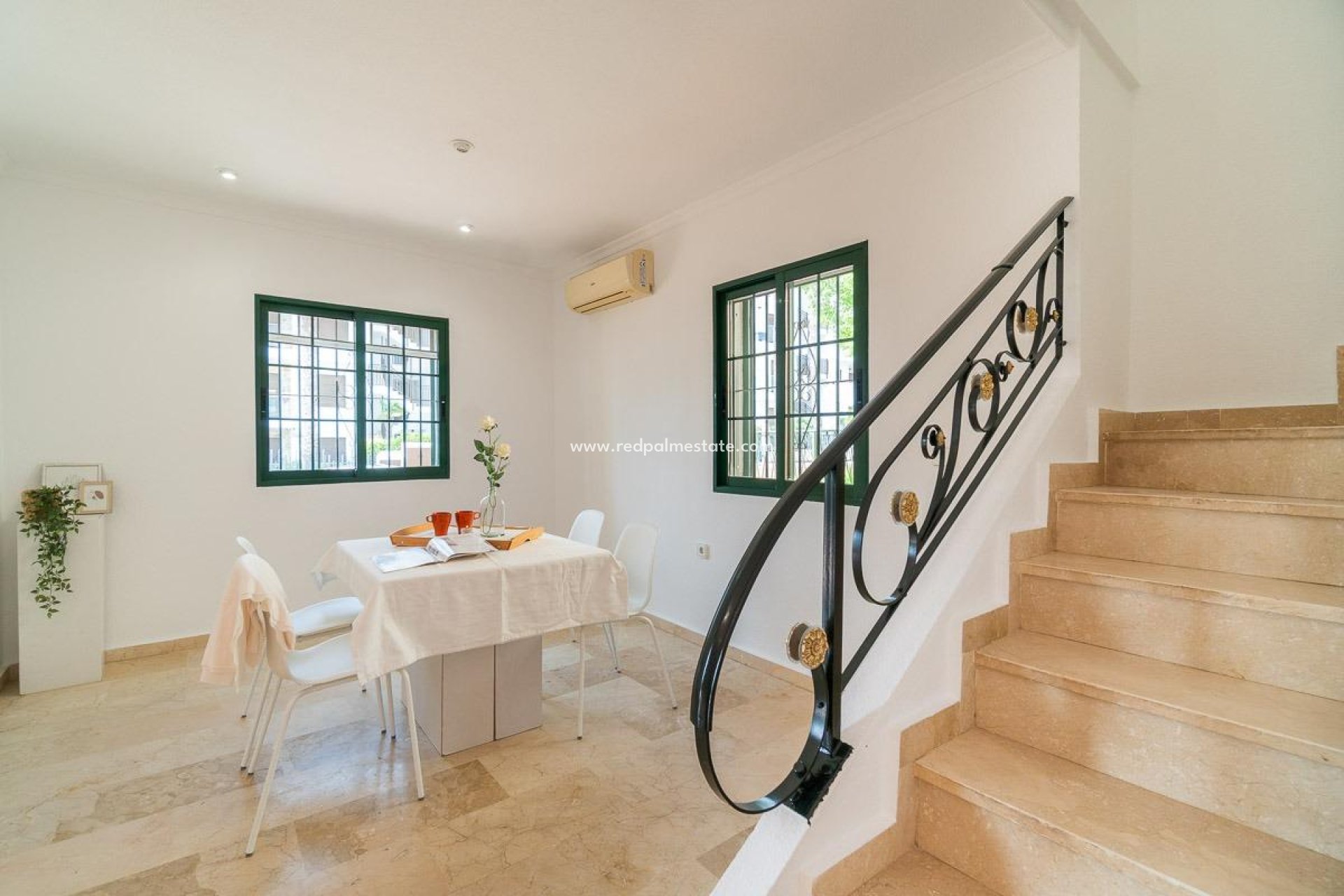 Resale - Villa -
Orihuela Costa - Villamartín