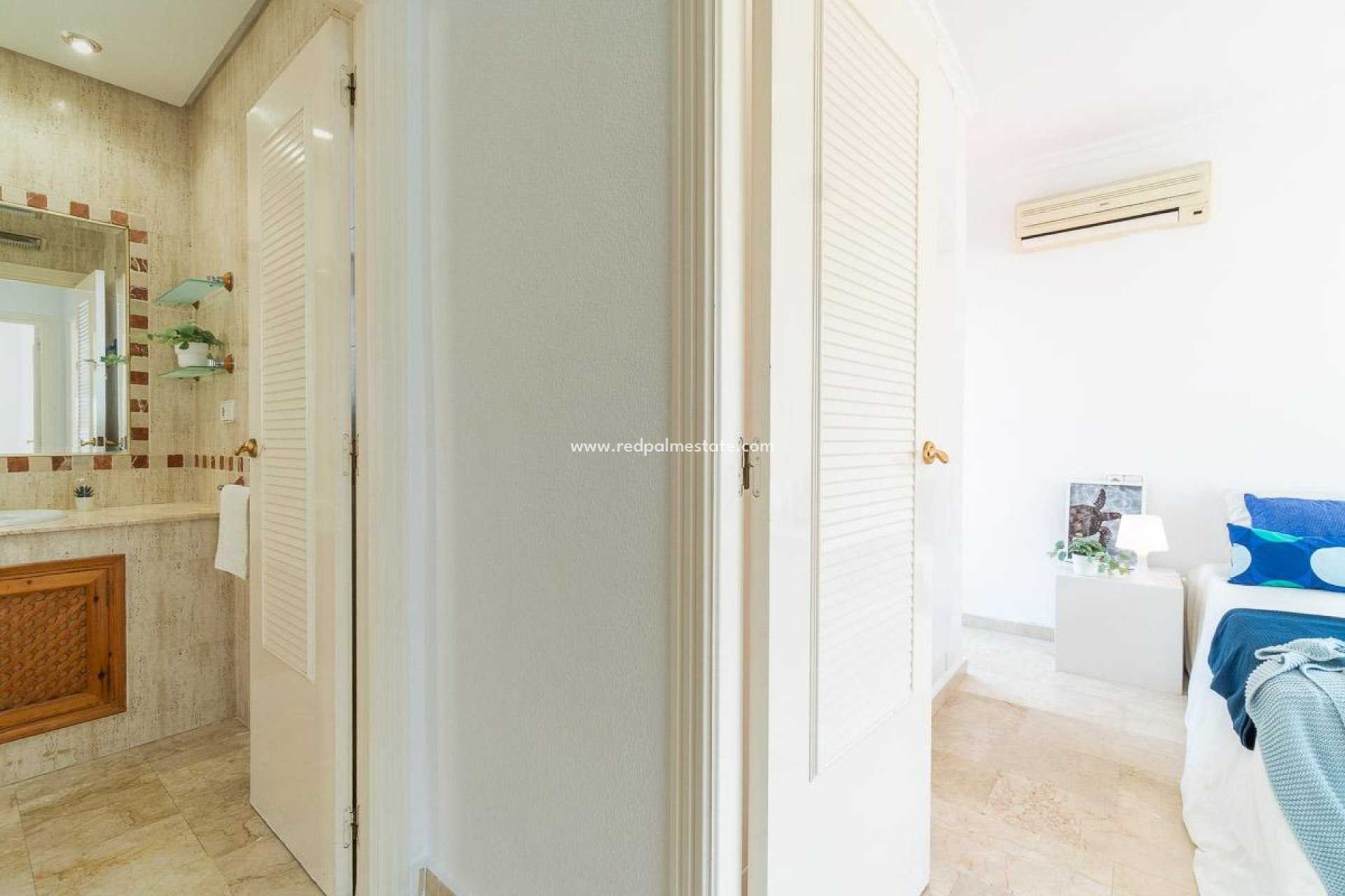 Resale - Villa -
Orihuela Costa - Villamartín